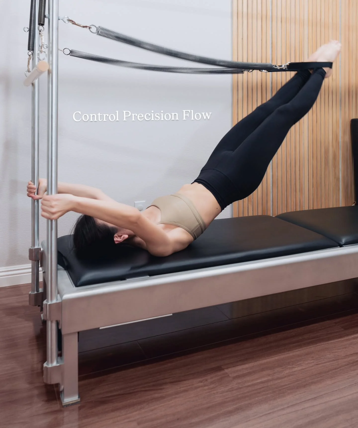 Leg spring series In The Air

#cadillac
#classicalpilates
#legsprings
#샌디에고필라테스
#bodysyncpilates