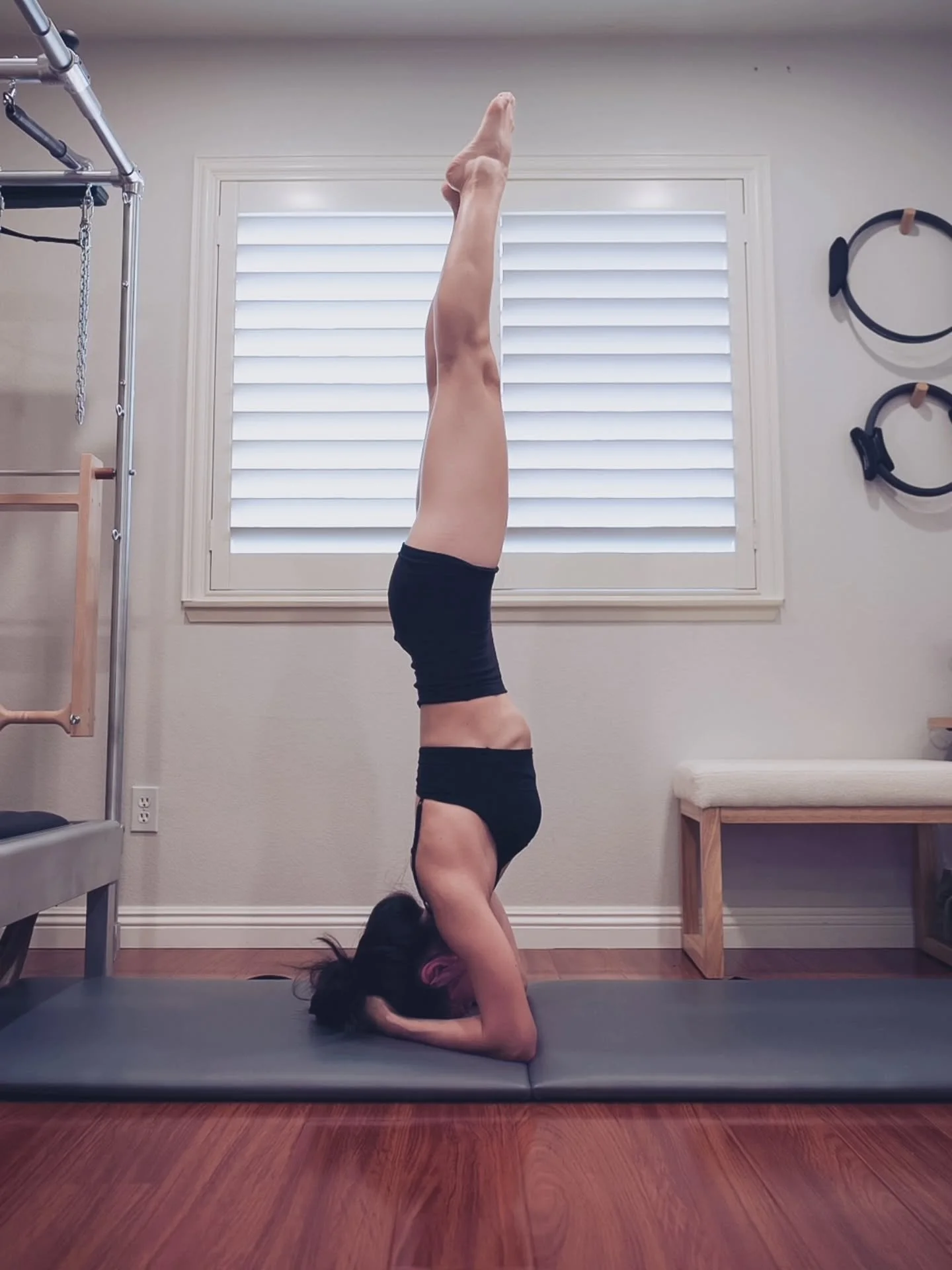 Different spinal movements ESSENTIAL to our spinal health 

 ✔️Tall back
 ✔️Flexion
 ✔️Extension
 ✔️Lateral flexion
 ✔️Rotation

&quot;you are only as young as your spine is flexible&quot; according to Joseph Pilates 

#spinalmobility
#classicalpilat