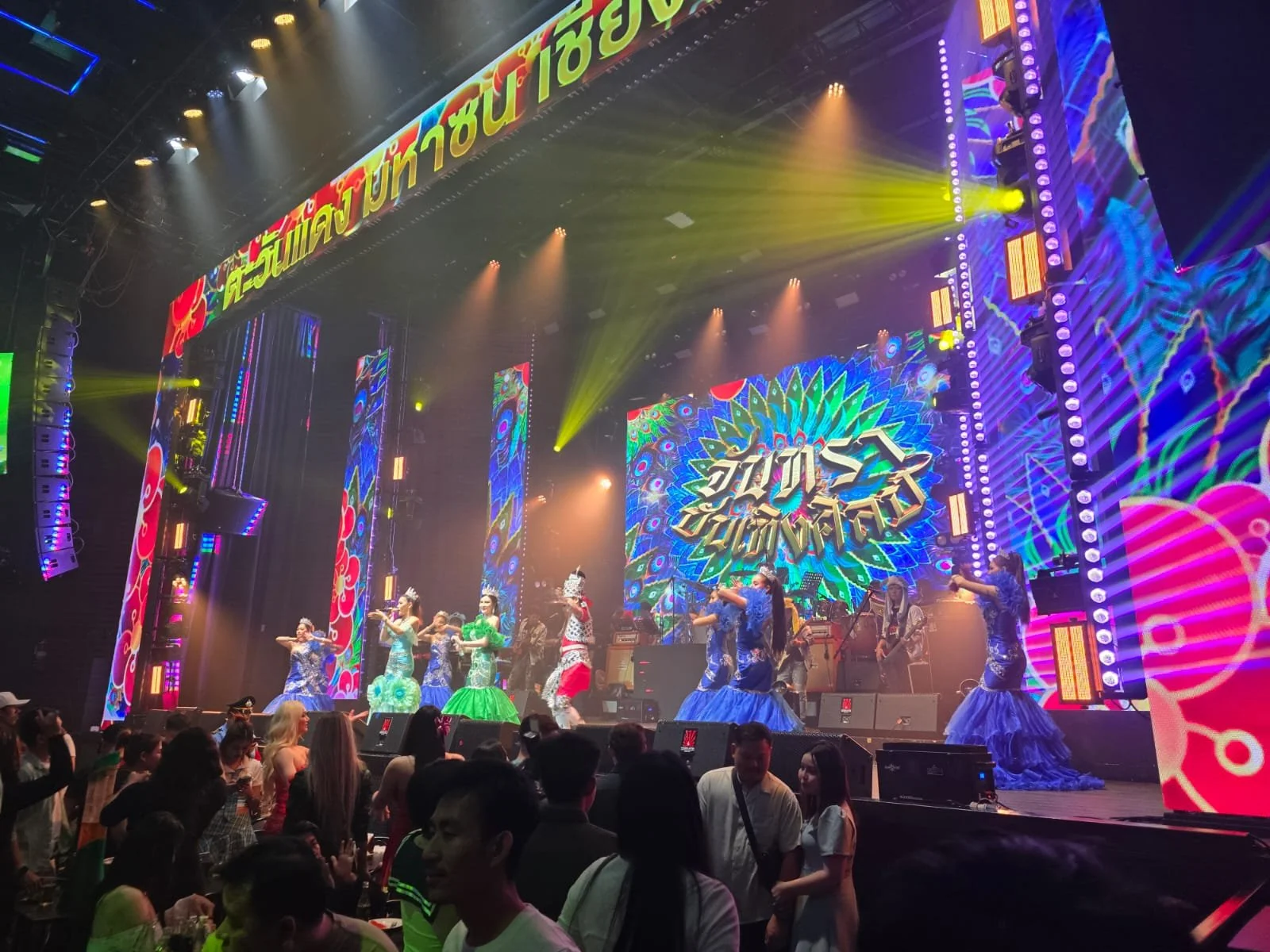 Live band performing at TaWanDaeng Chiang Mai with Thai crowd enjoying drinks and music