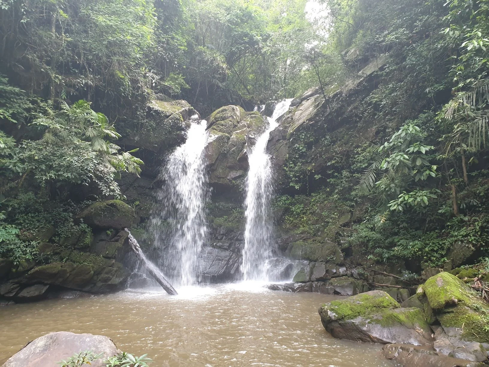 Saphan Waterfall in Bo Klua.jpg