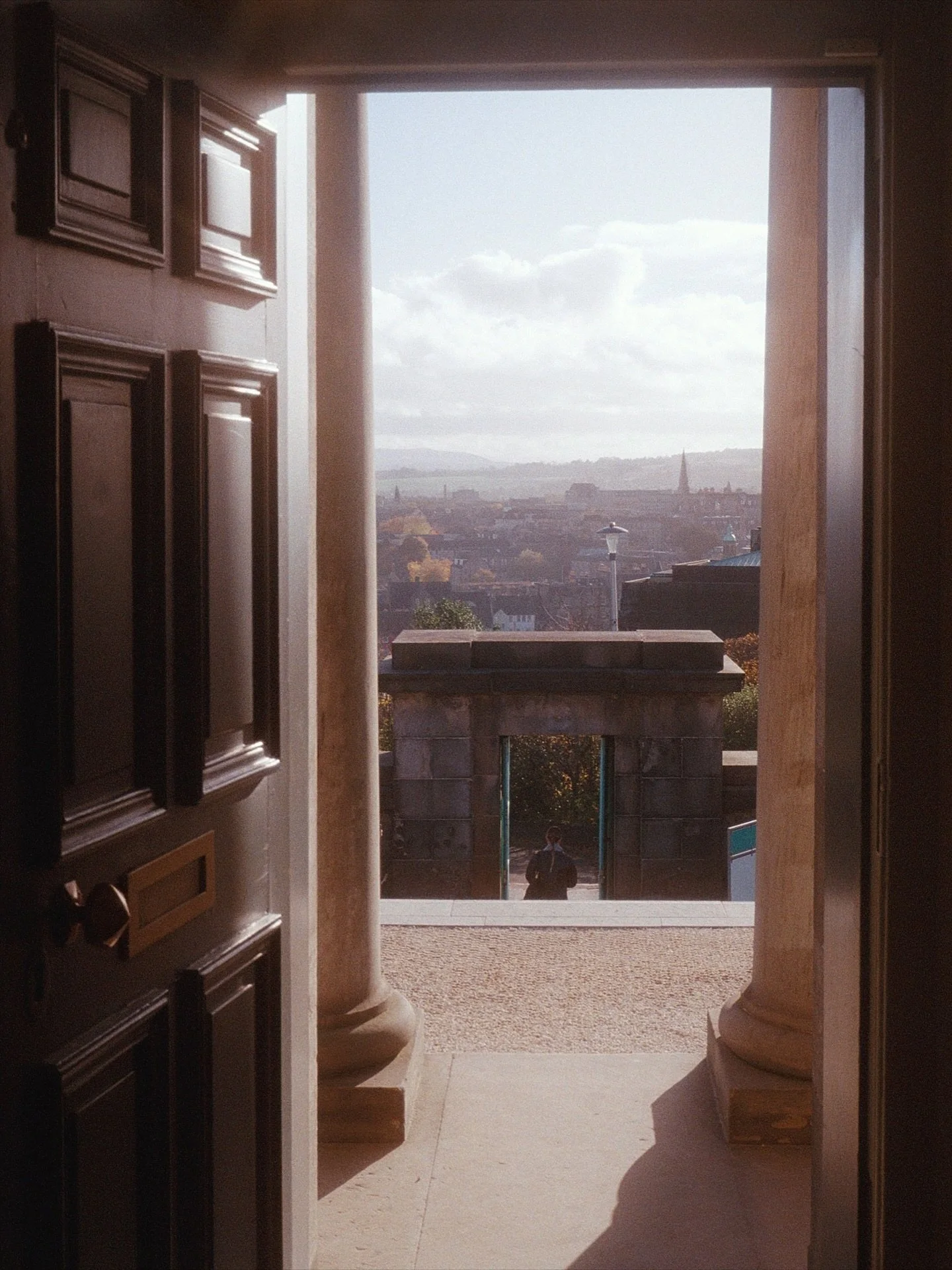 Light on Calton Hill 🏴󠁧󠁢󠁳󠁣󠁴󠁿
Contax aria - Kodak gold 200 
.
#35mmfilmcamera #kodakgold #analogphotographer