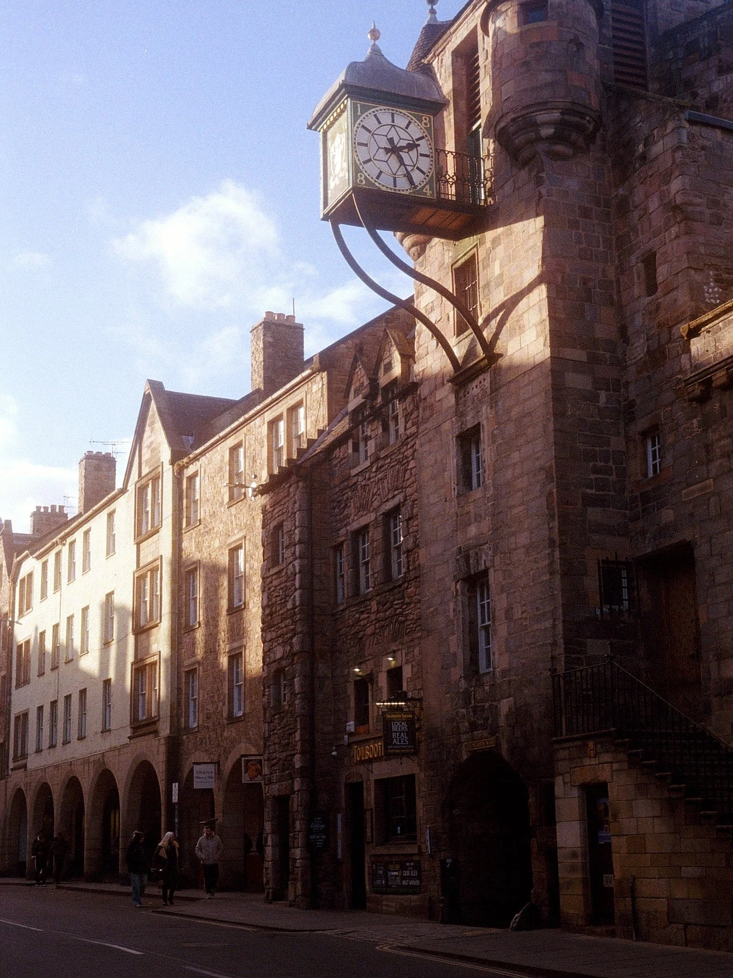 Edinburgh at it&rsquo;s softest 

📸 Contax aria 
🎞️ Kodak portra 160 / Kodak gold 200