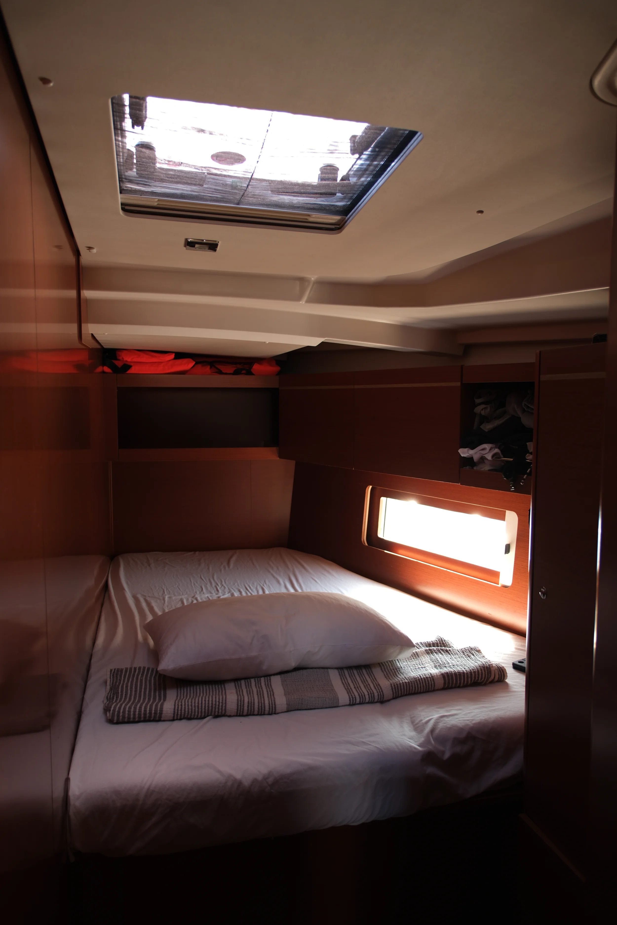 selenegreece_sy mi_infinity_sailing_cabin (1).webp