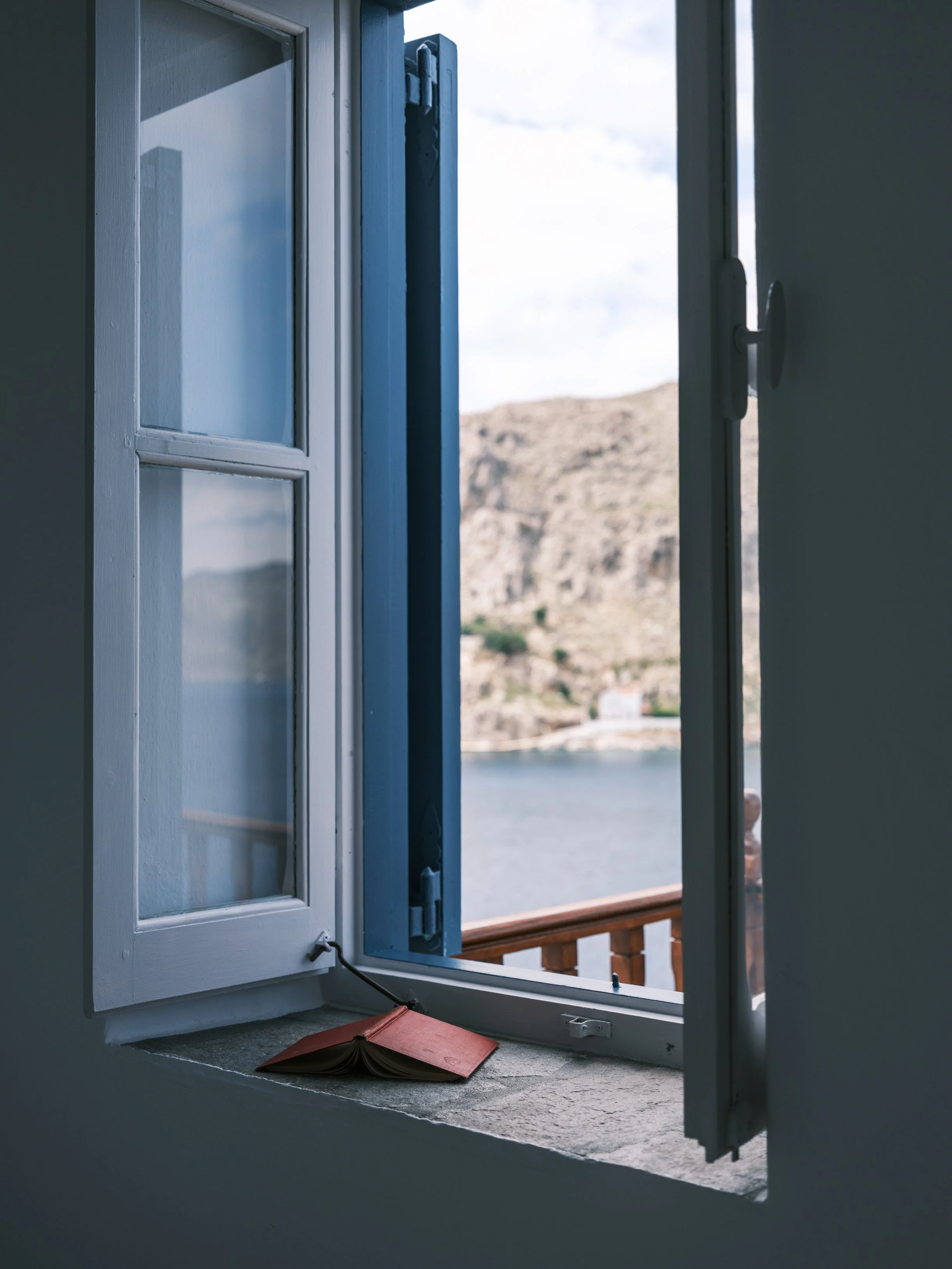 selene-greece-eos-suite-window1-symi.jpg