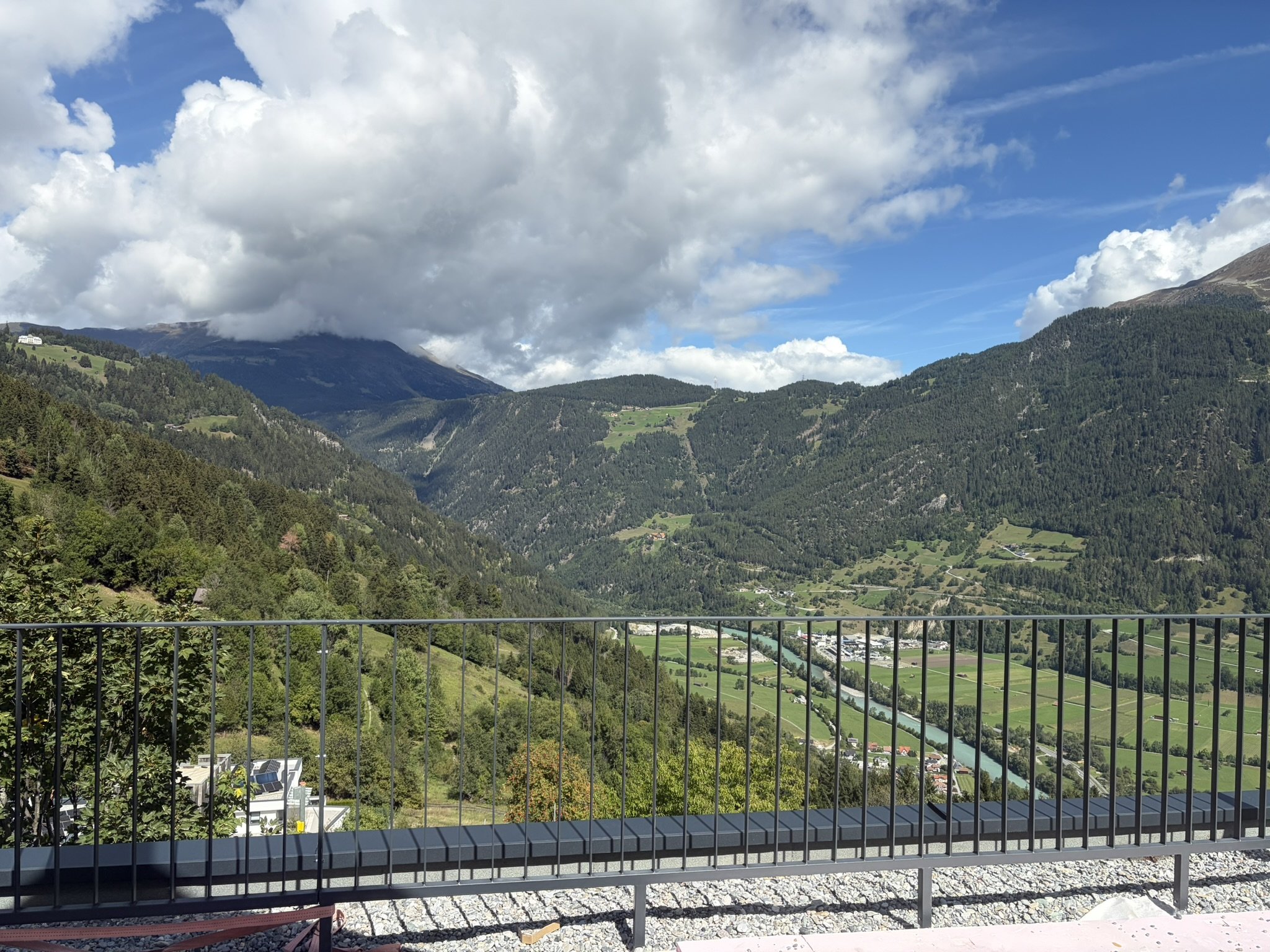 Ausblick von TOP 66 Terrasse Nordseite mit Blick ins Inntal