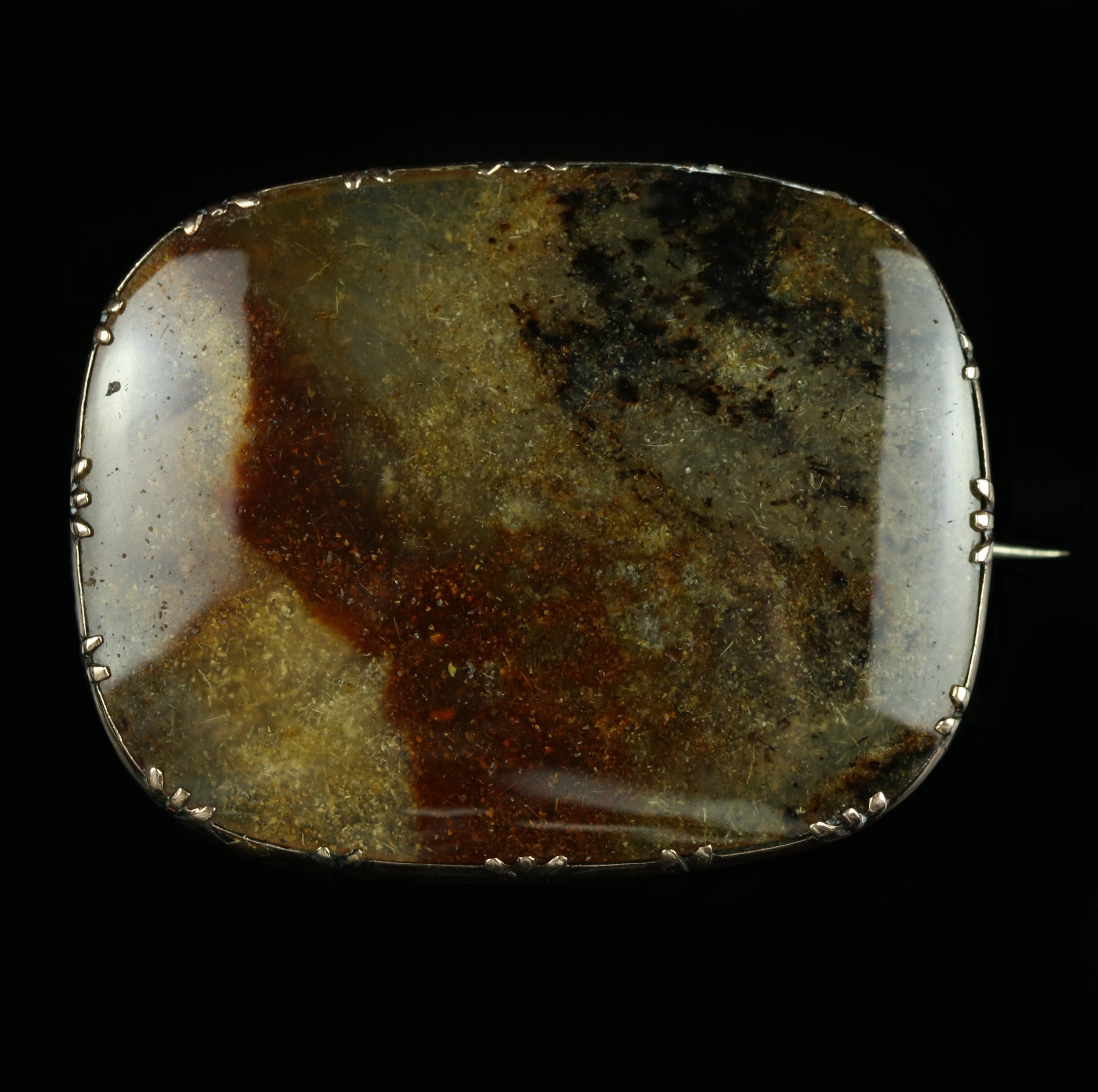 Georgian gold-mounted agate brooch