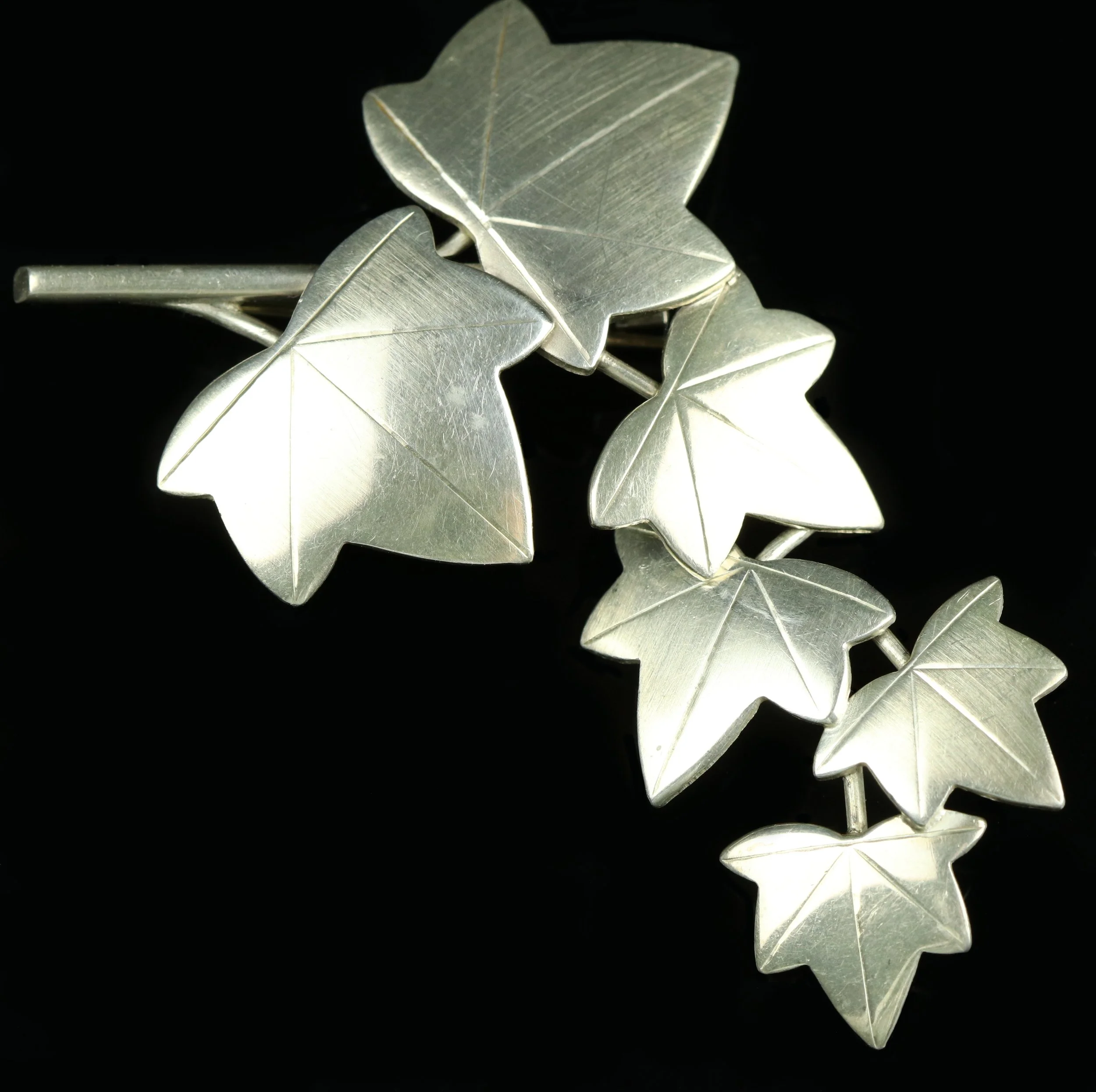 Silver ivy brooch, Geoffrey Bellamy for Ivan Tarratt