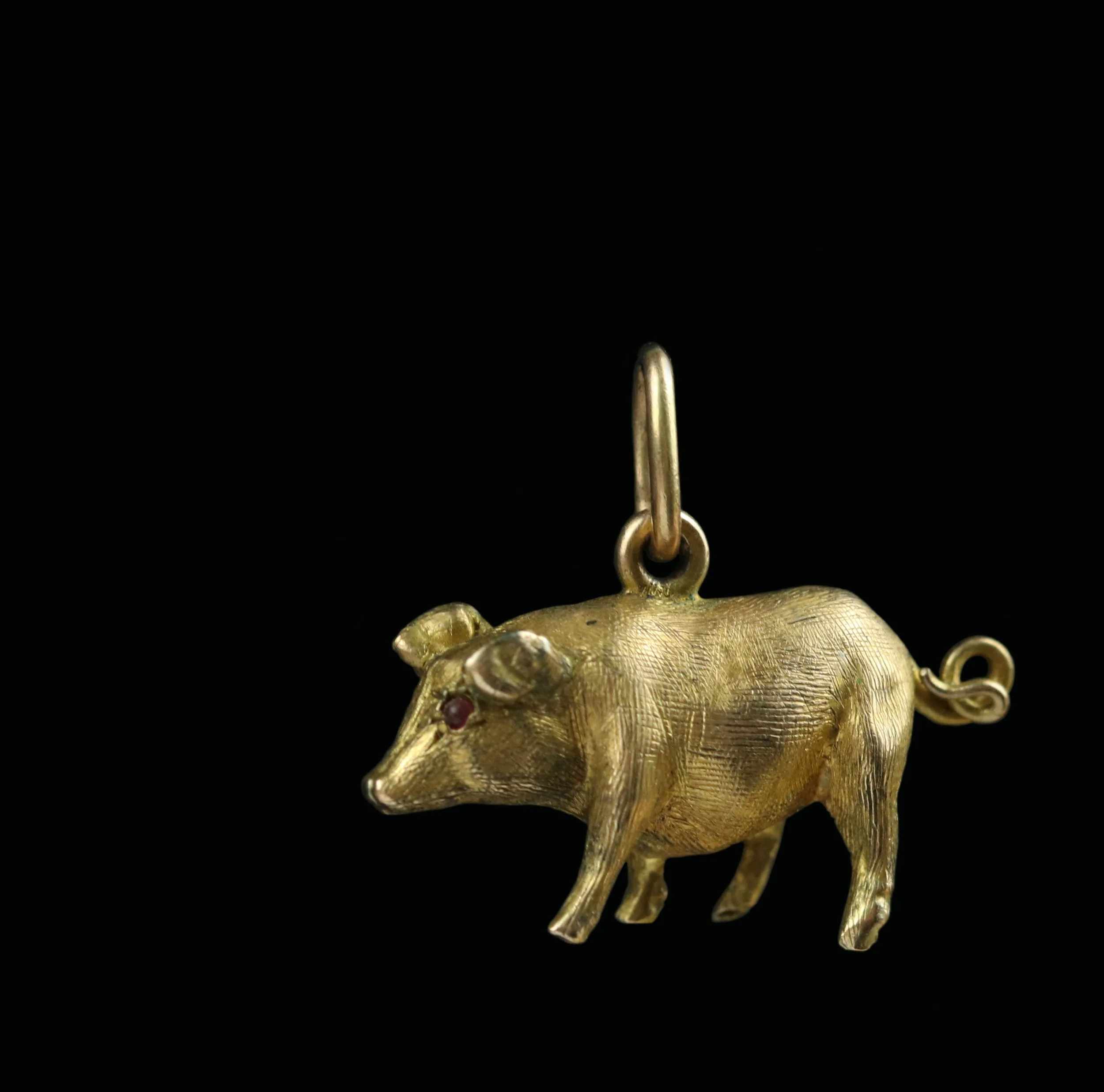 Late Victorian gold pig charm