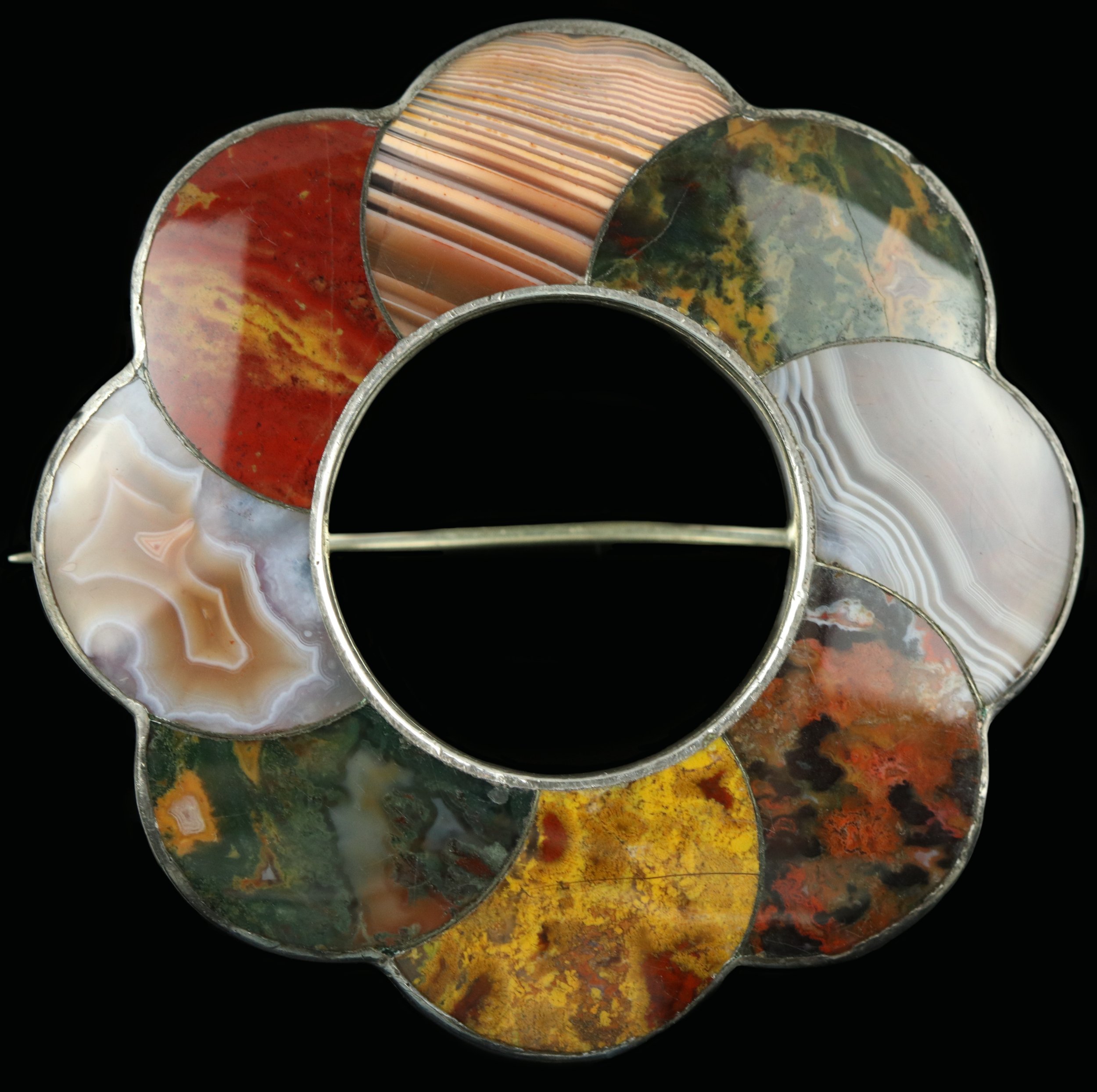 Victorian Scottish silver agate wreath brooch
