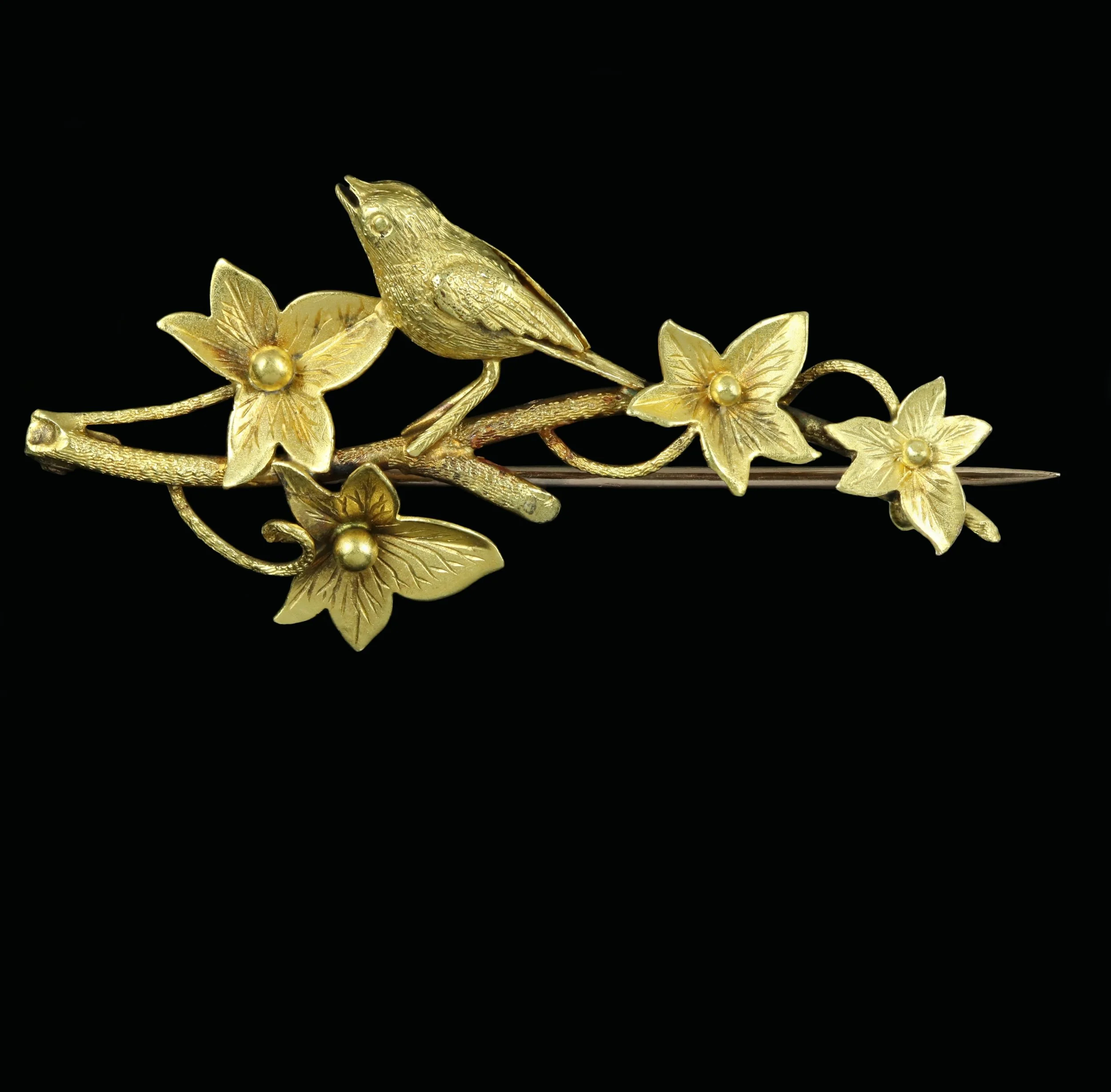 Victorian 15ct gold bird and ivy brooch