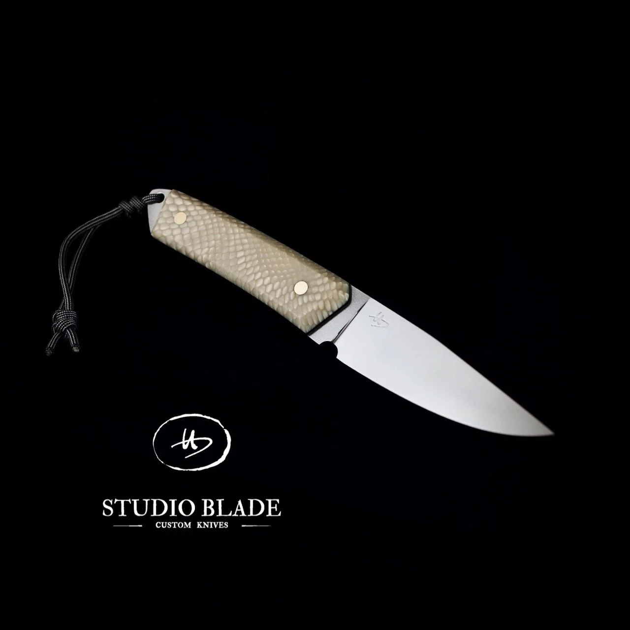 Studio Blade Trapper_White_snakeskin.jpg