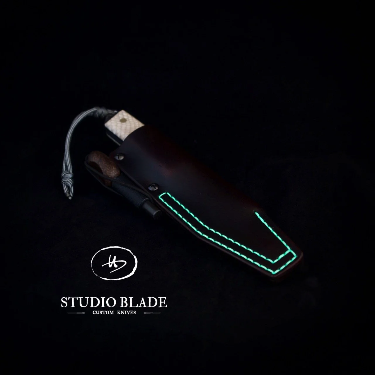 Studio Blade Trapper_White_snakeskin_fluo-1.jpg