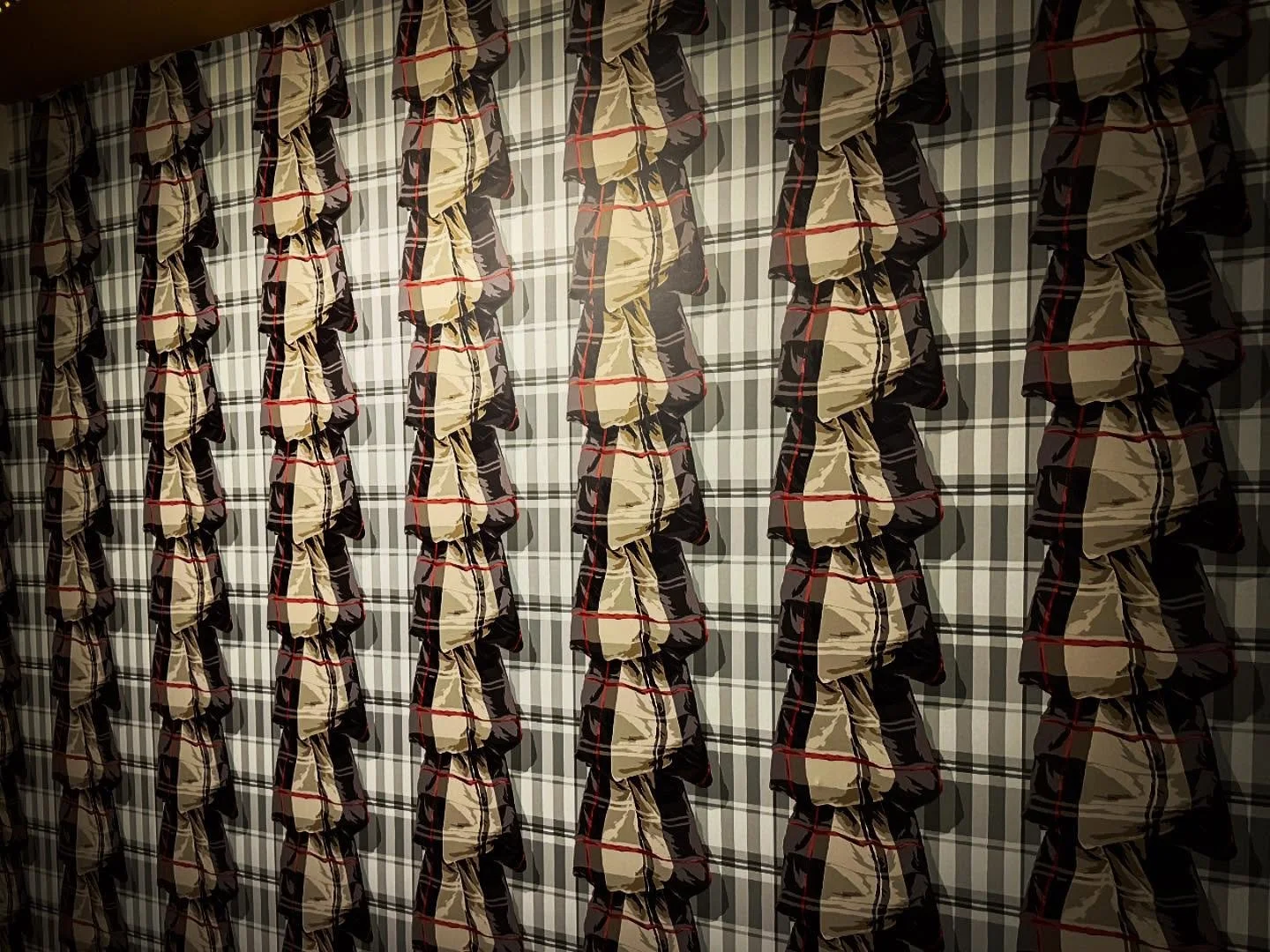 Among breathtaking wallpapers, a select few truly stand out.
This design, nestled in our secretive champagne sanctuary, embodies pure extravagance &mdash; tartan elegance, profound theatrics, and hushed indulgence.
A statement wallpaper that doesn&rs