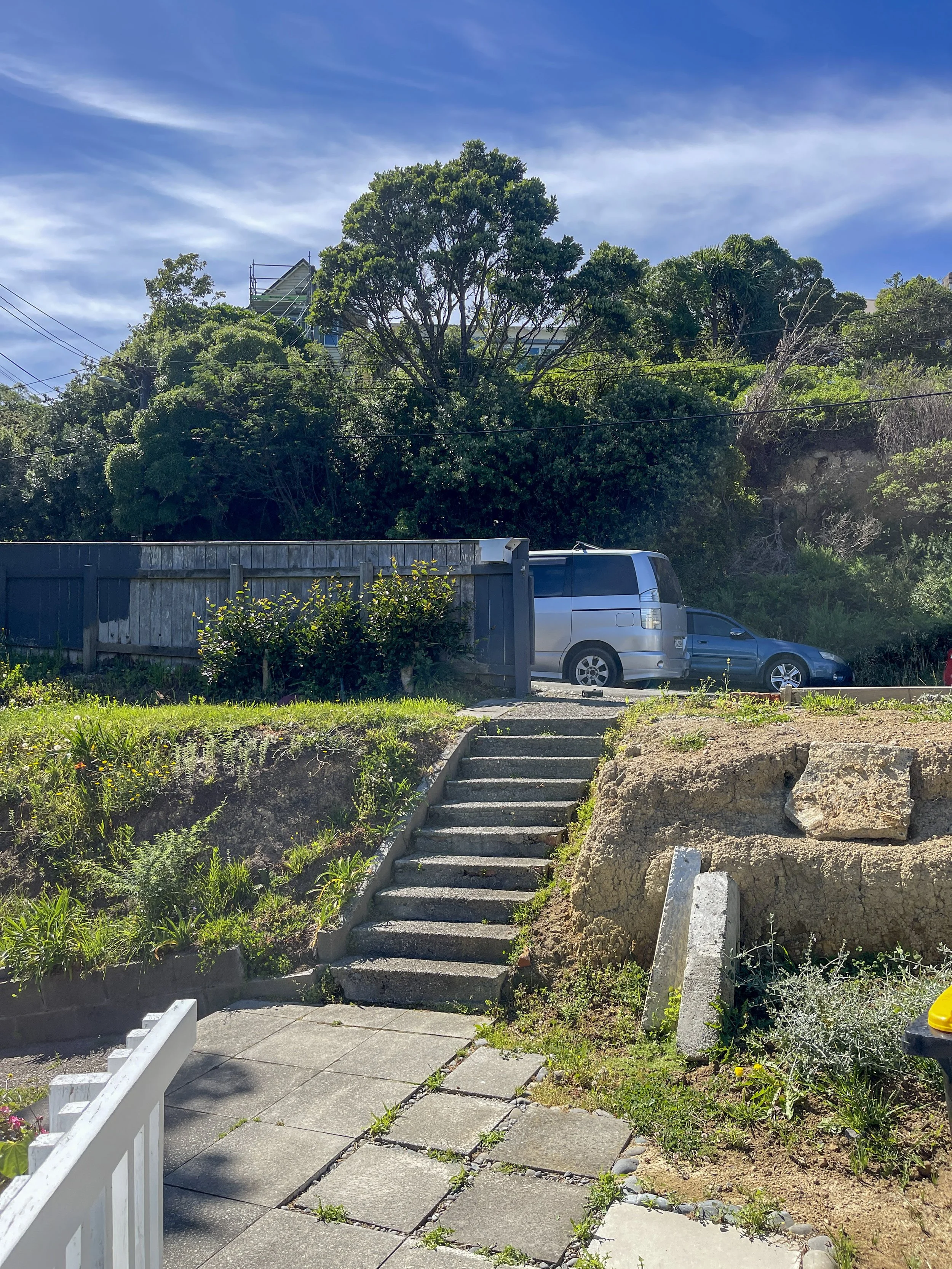 Access down from the footpath.