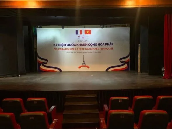 Mừng quốc khánh Pháp