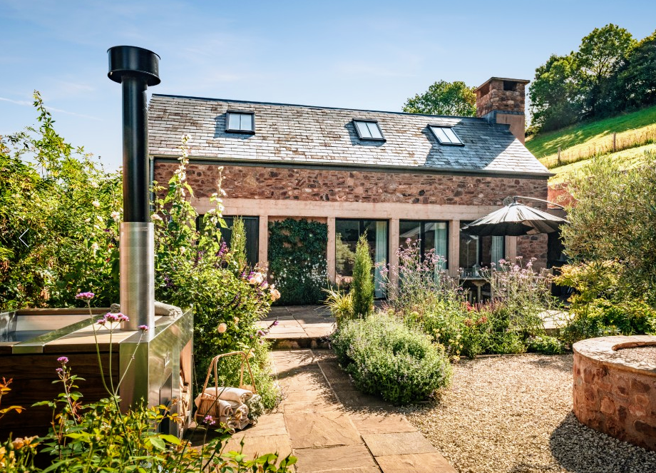 Wood-Fired vs Electric Hot Tubs: Which Is Right for You?