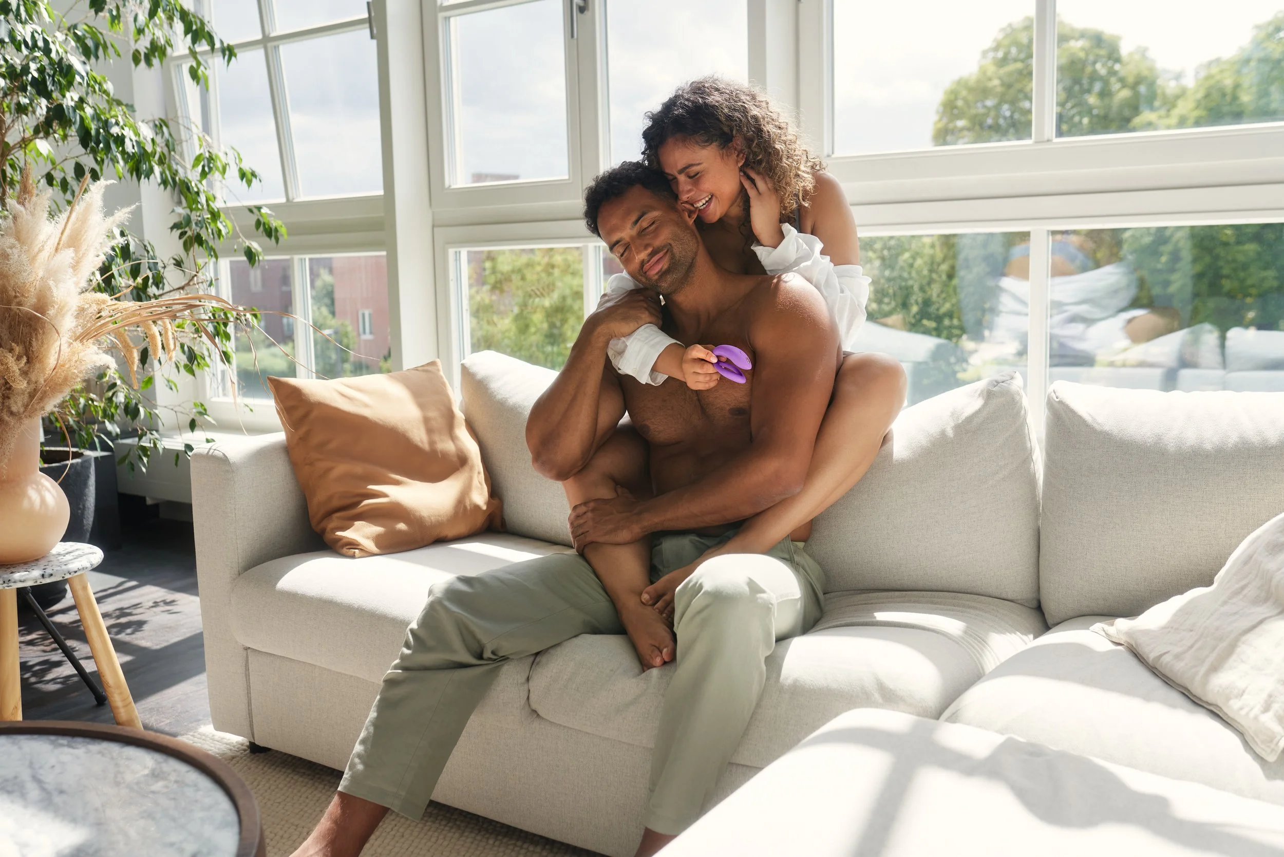 WeVibe_23-07-25 _Sync-O_Livingroom_Pink_4114.jpg