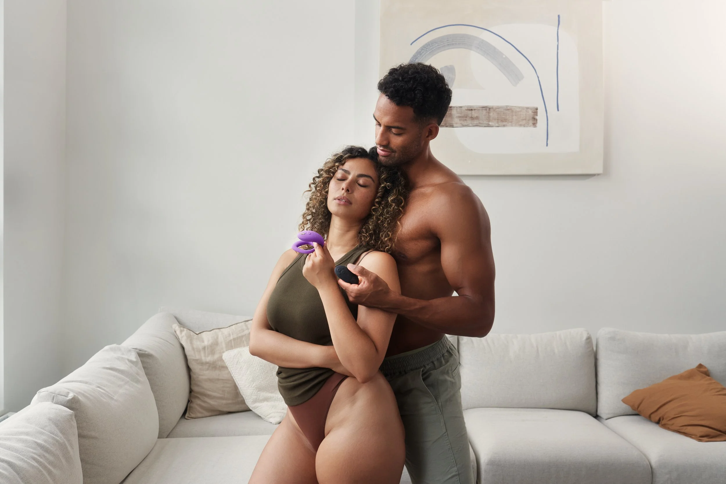 WeVibe_23-07-25 _Sync-O_Livingroom_Pink_4986.jpg