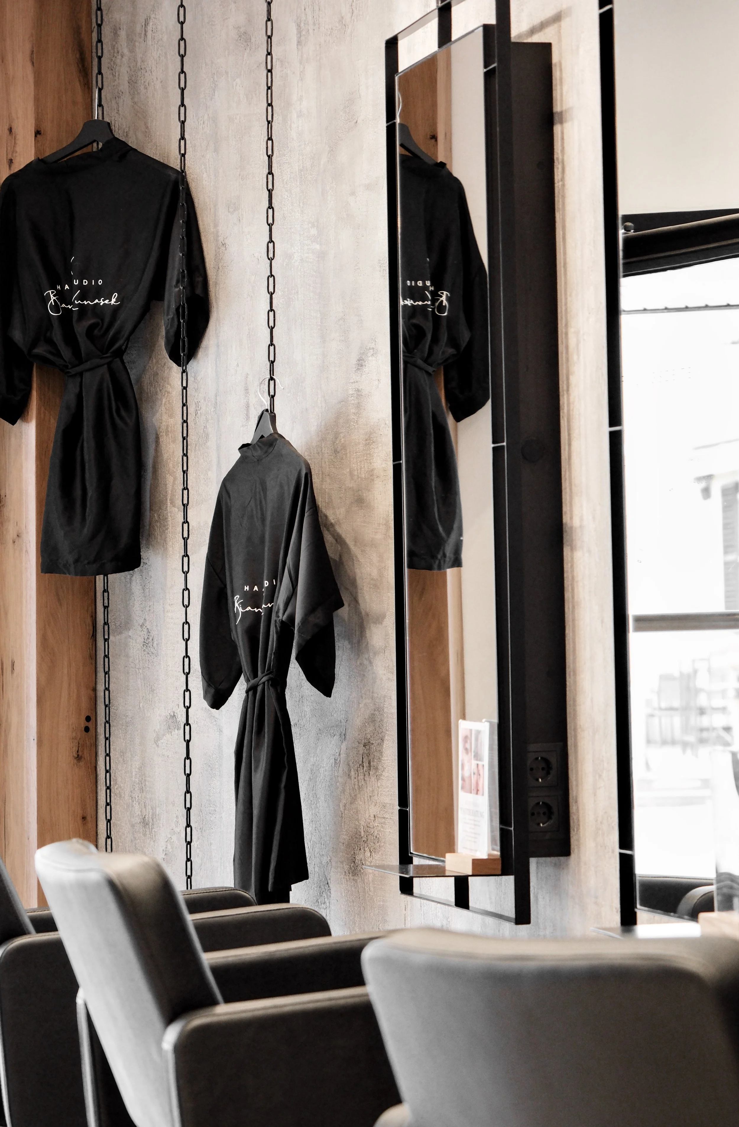 BIANCA KUNASEK SALON