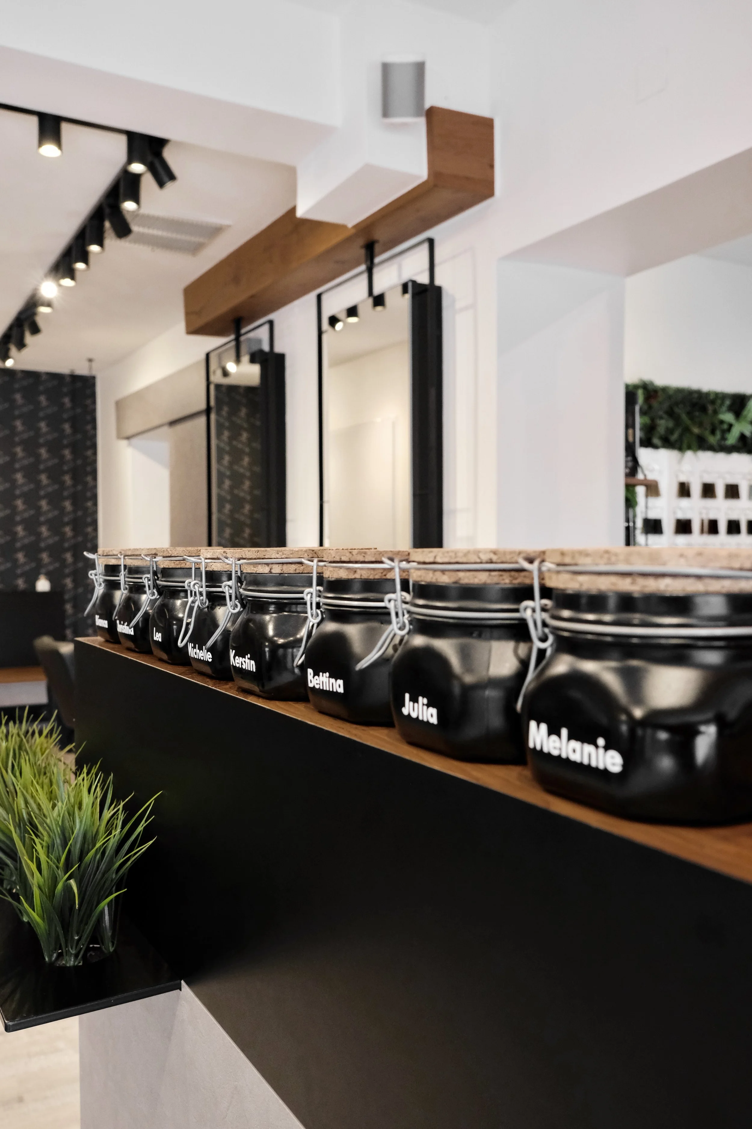 BIANCA KUNASEK SALON