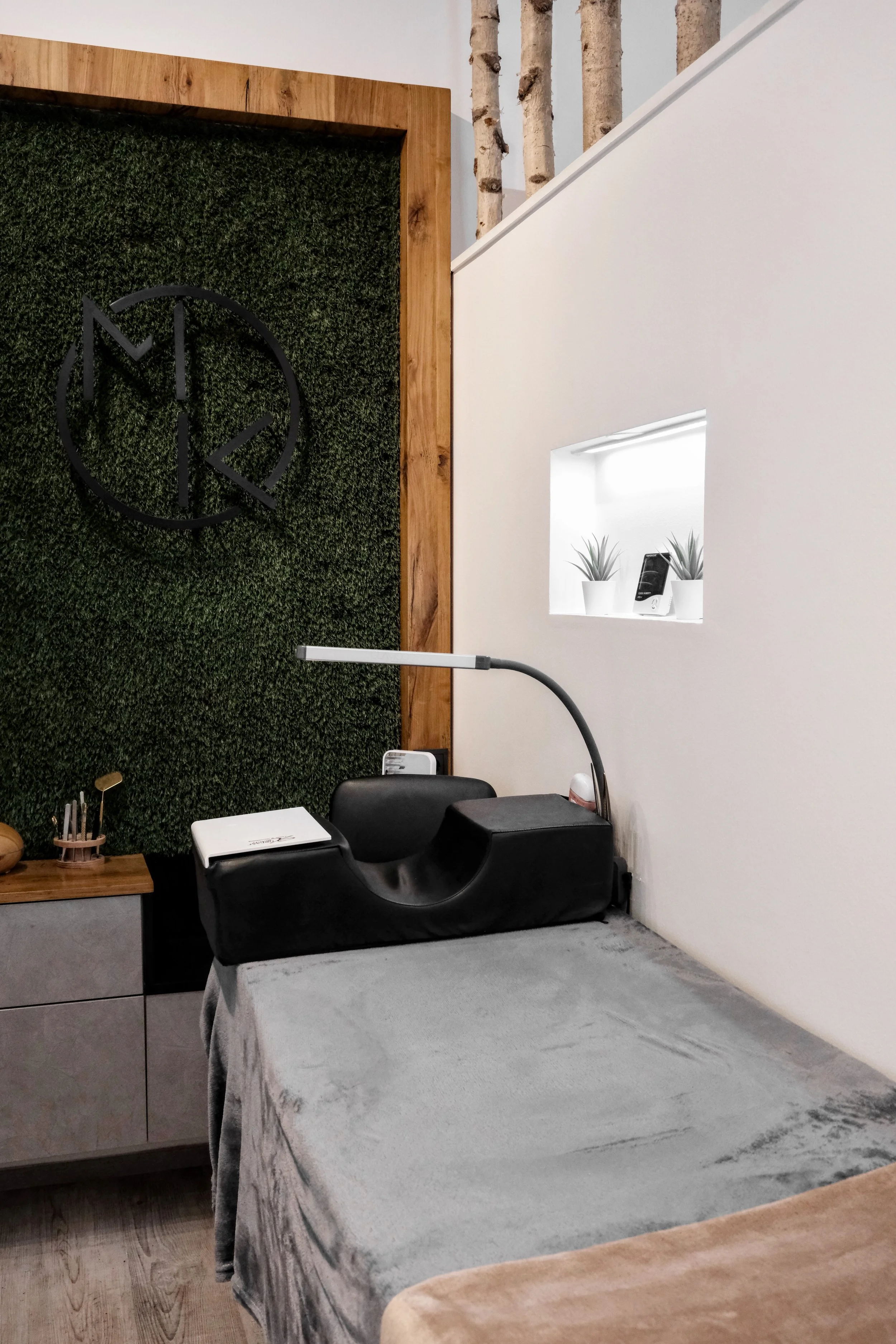 MELANIE KUNASEK KOSMETIK