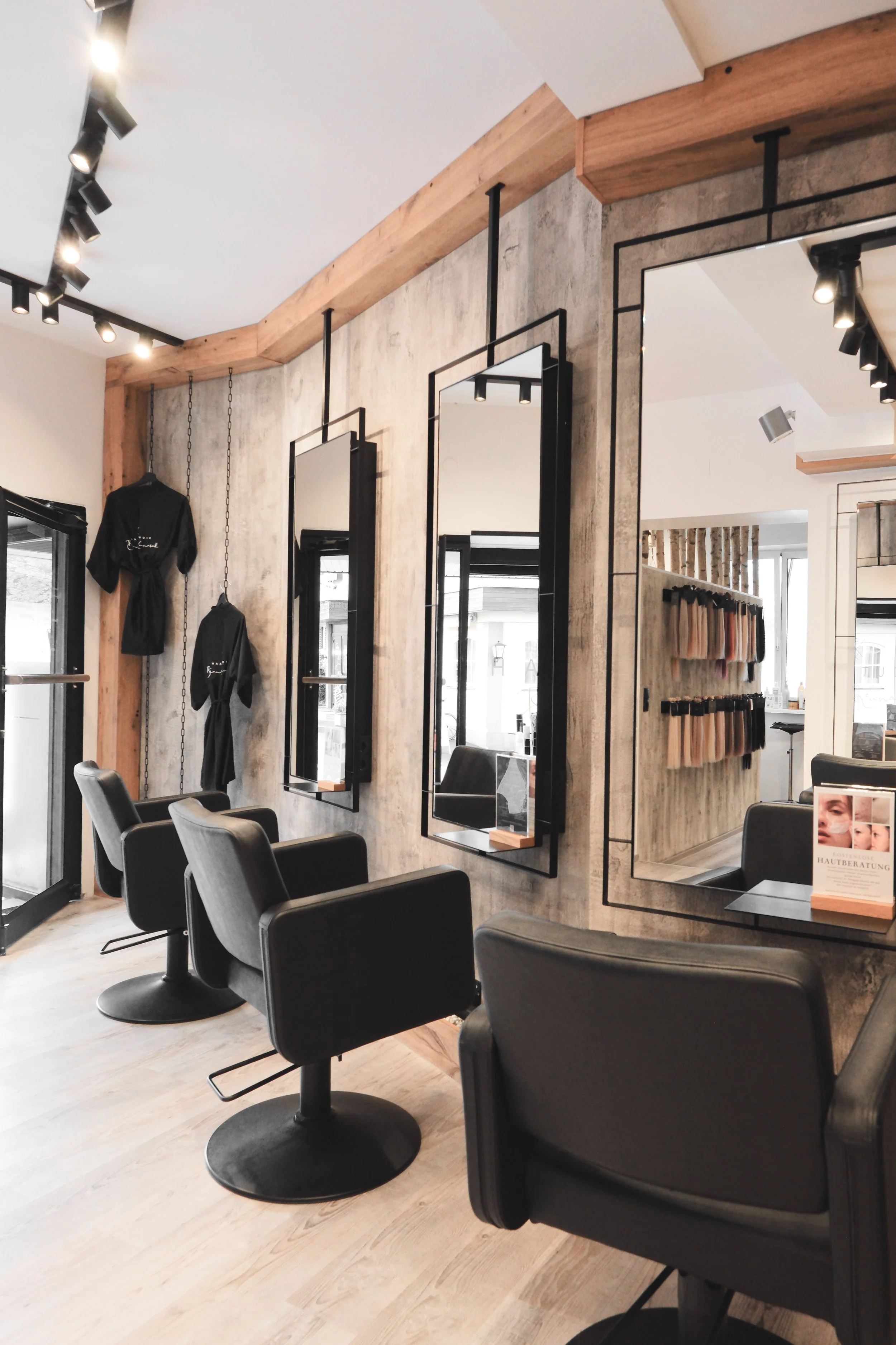 BIANCA KUNASEK SALON