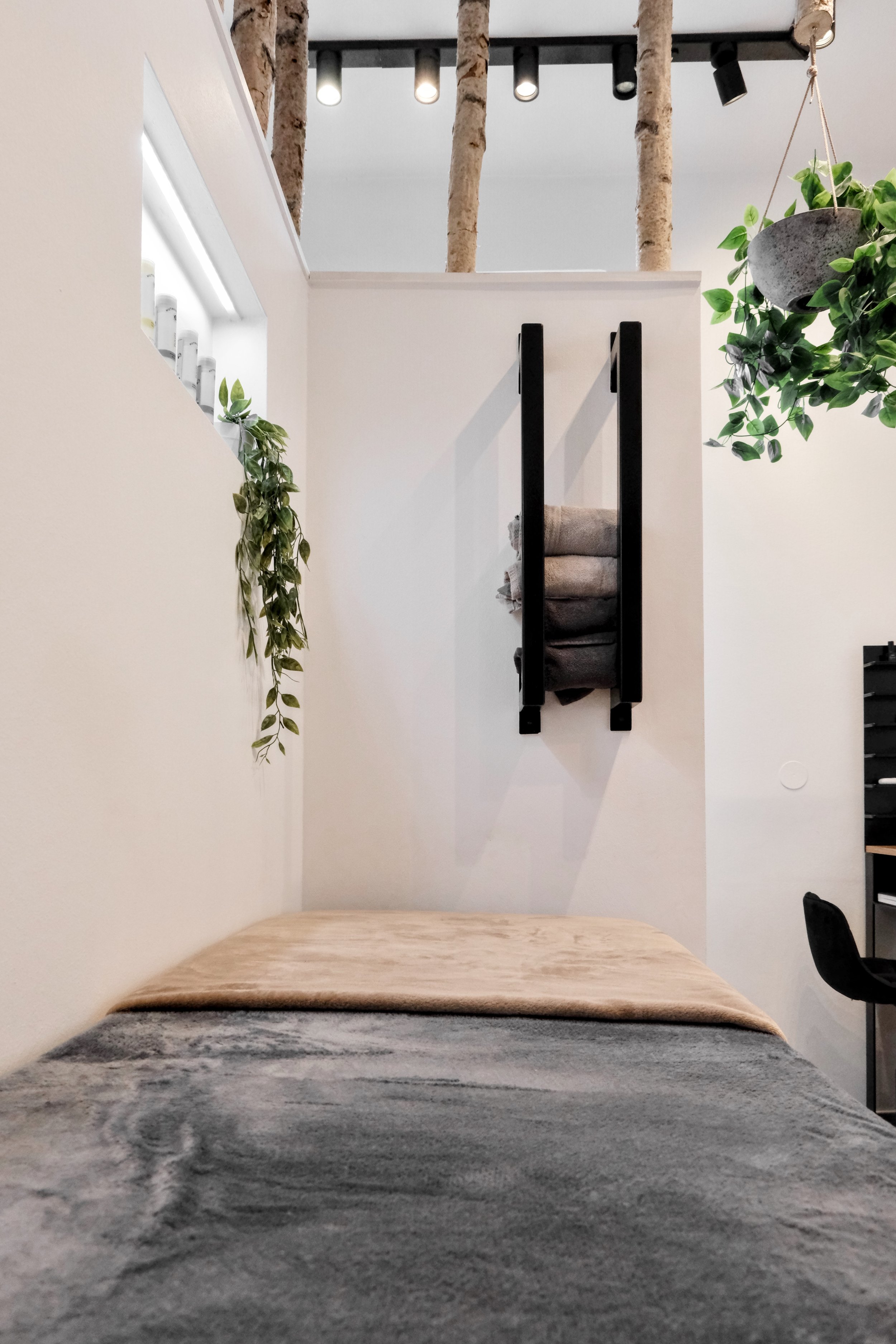 MELANIE KUNASEK KOSMETIK