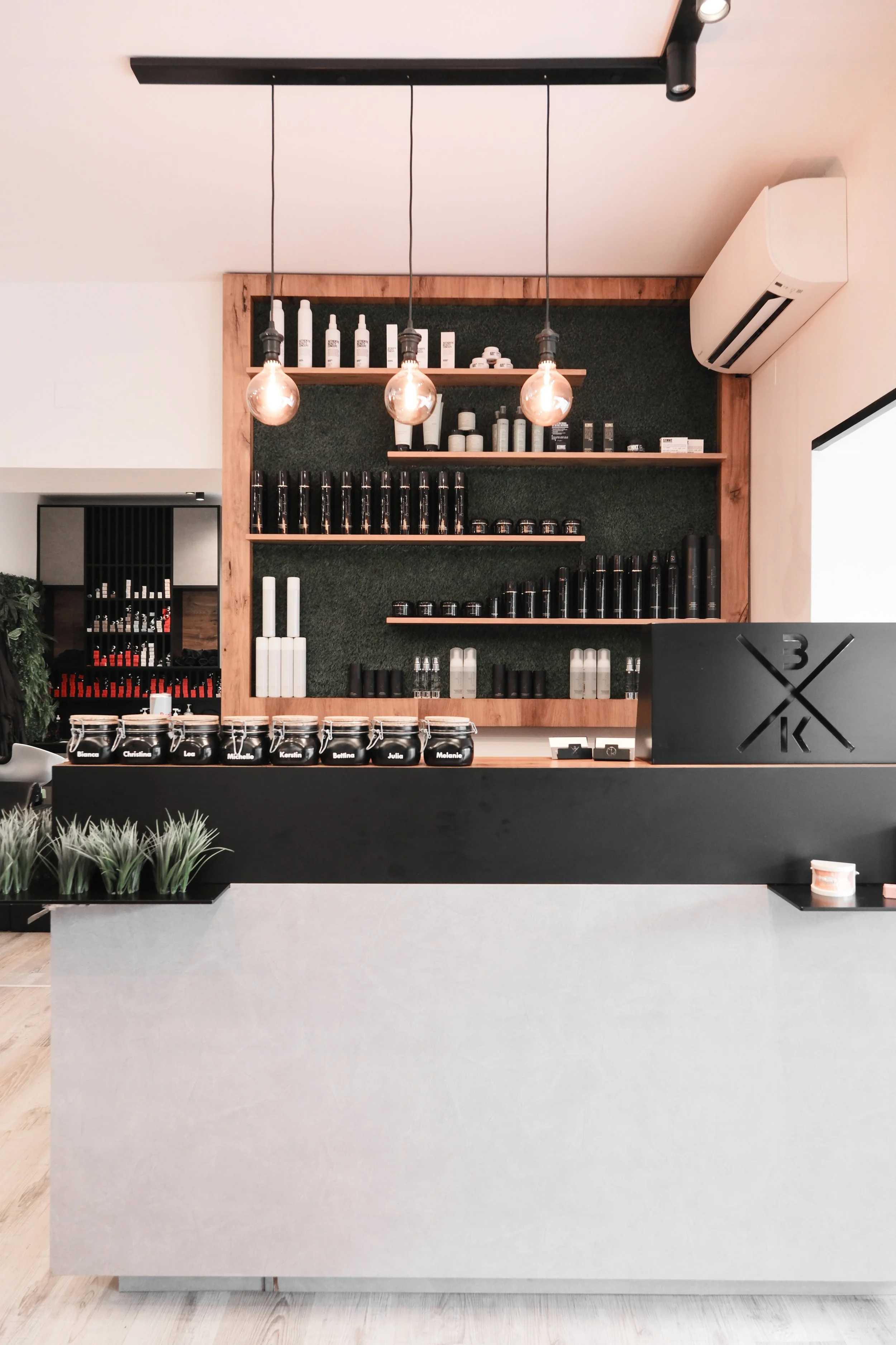 BIANCA KUNASEK SALON