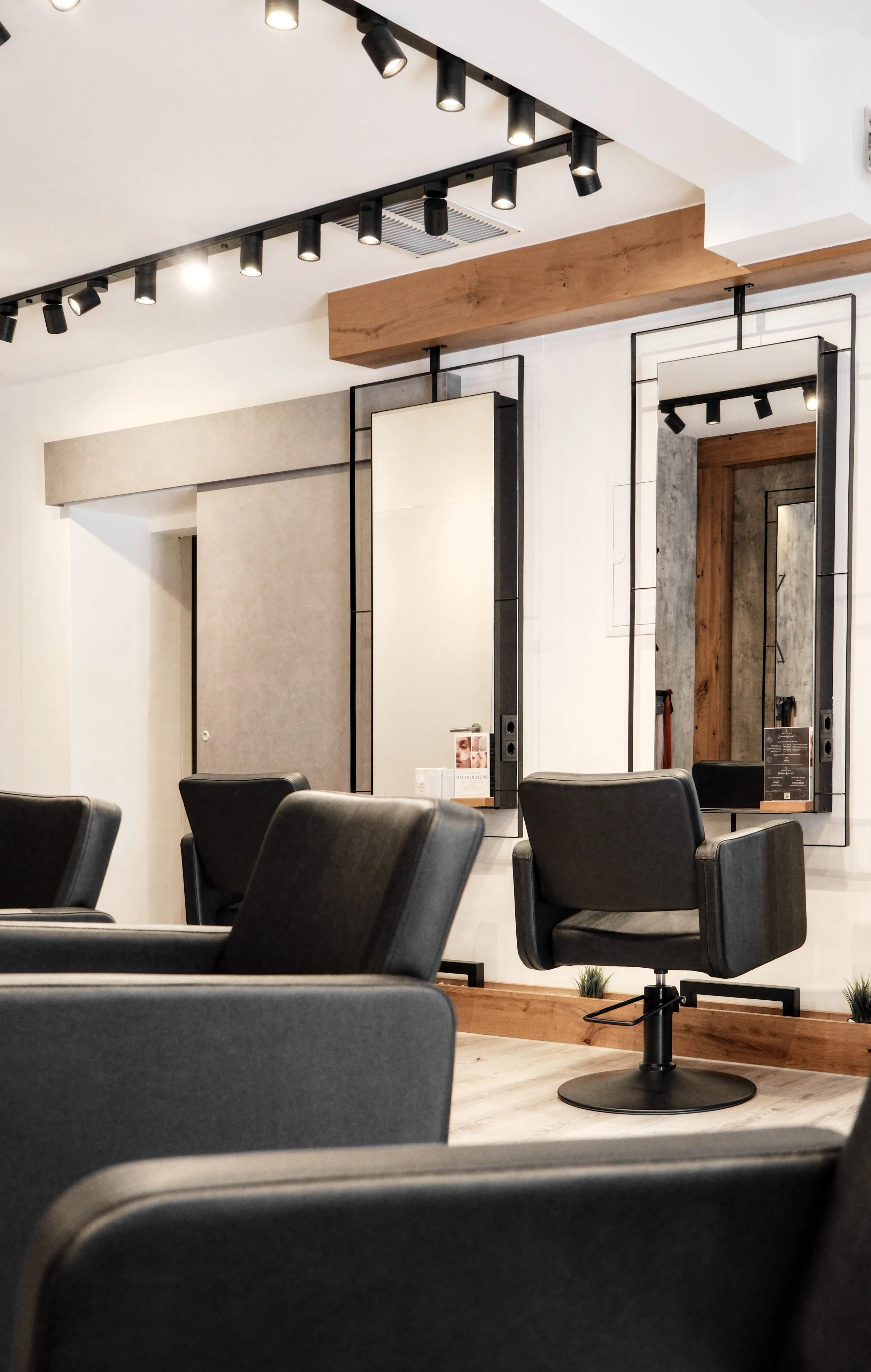 BIANCA KUNASEK SALON