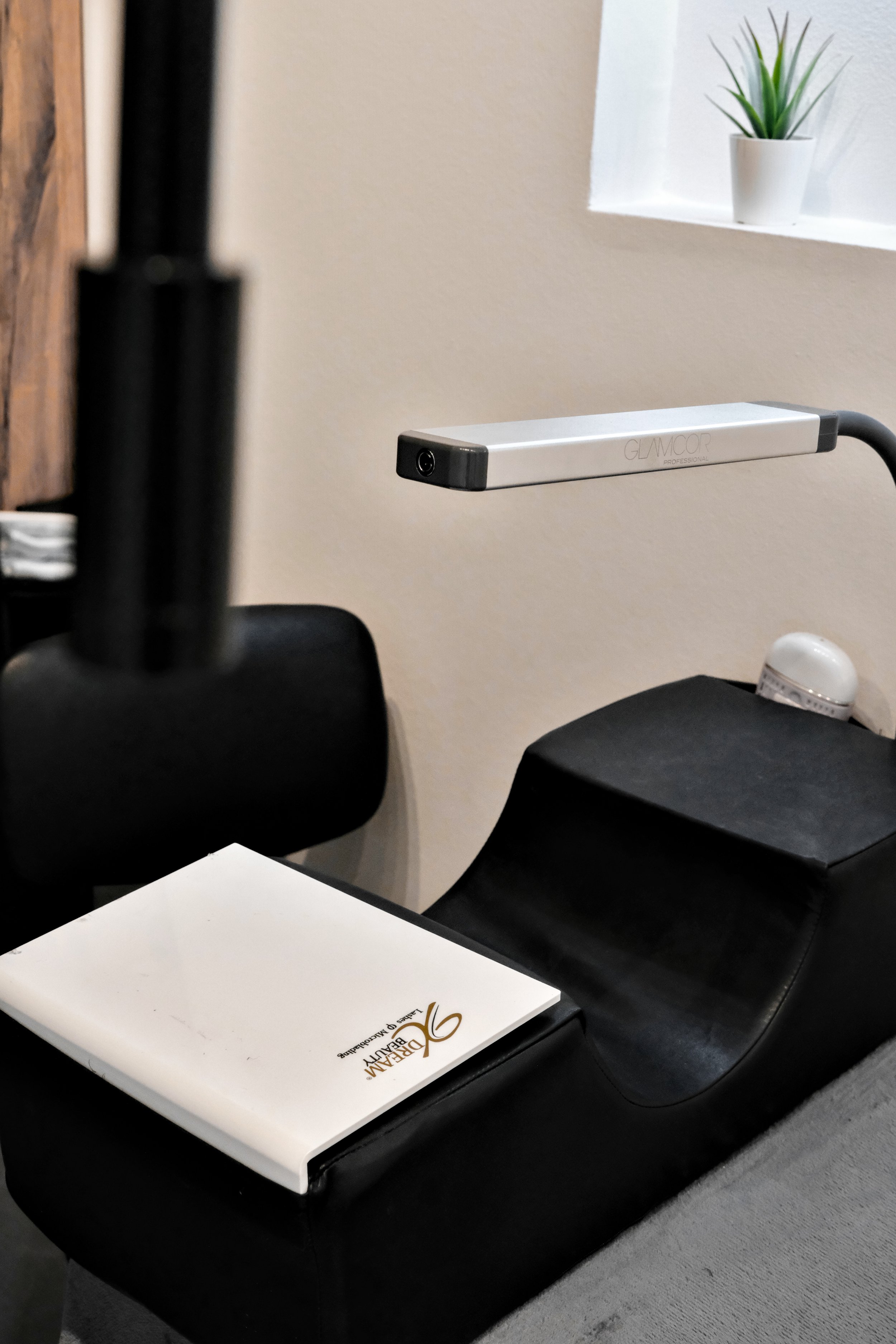 MELANIE KUNASEK KOSMETIK