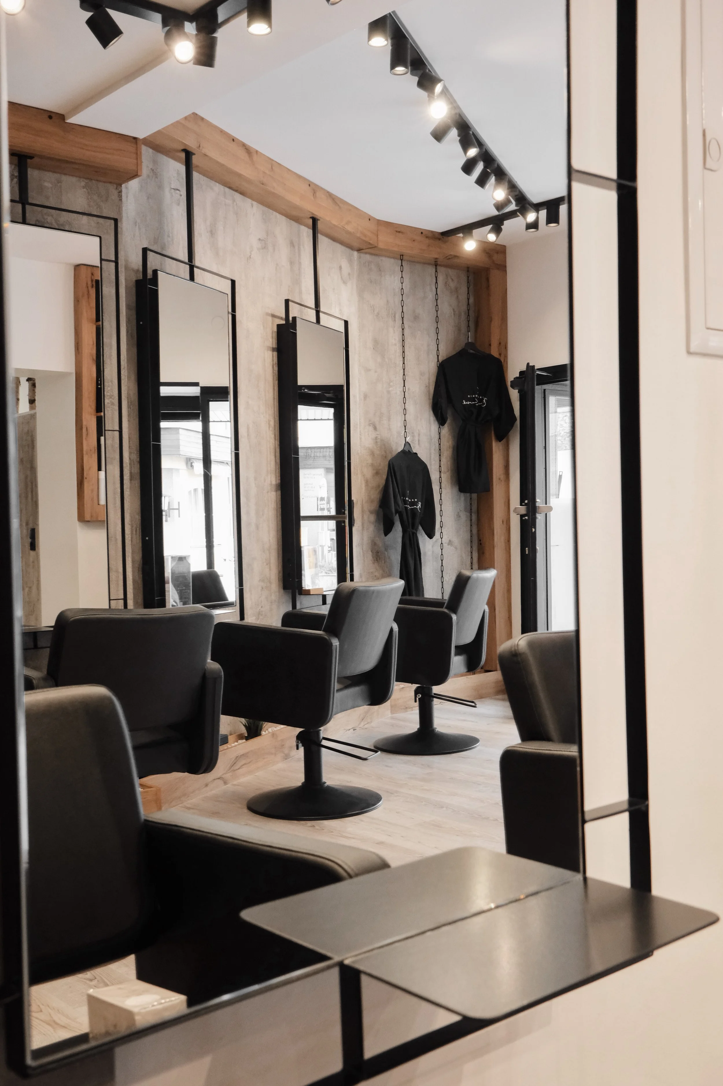 BIANCA KUNASEK SALON