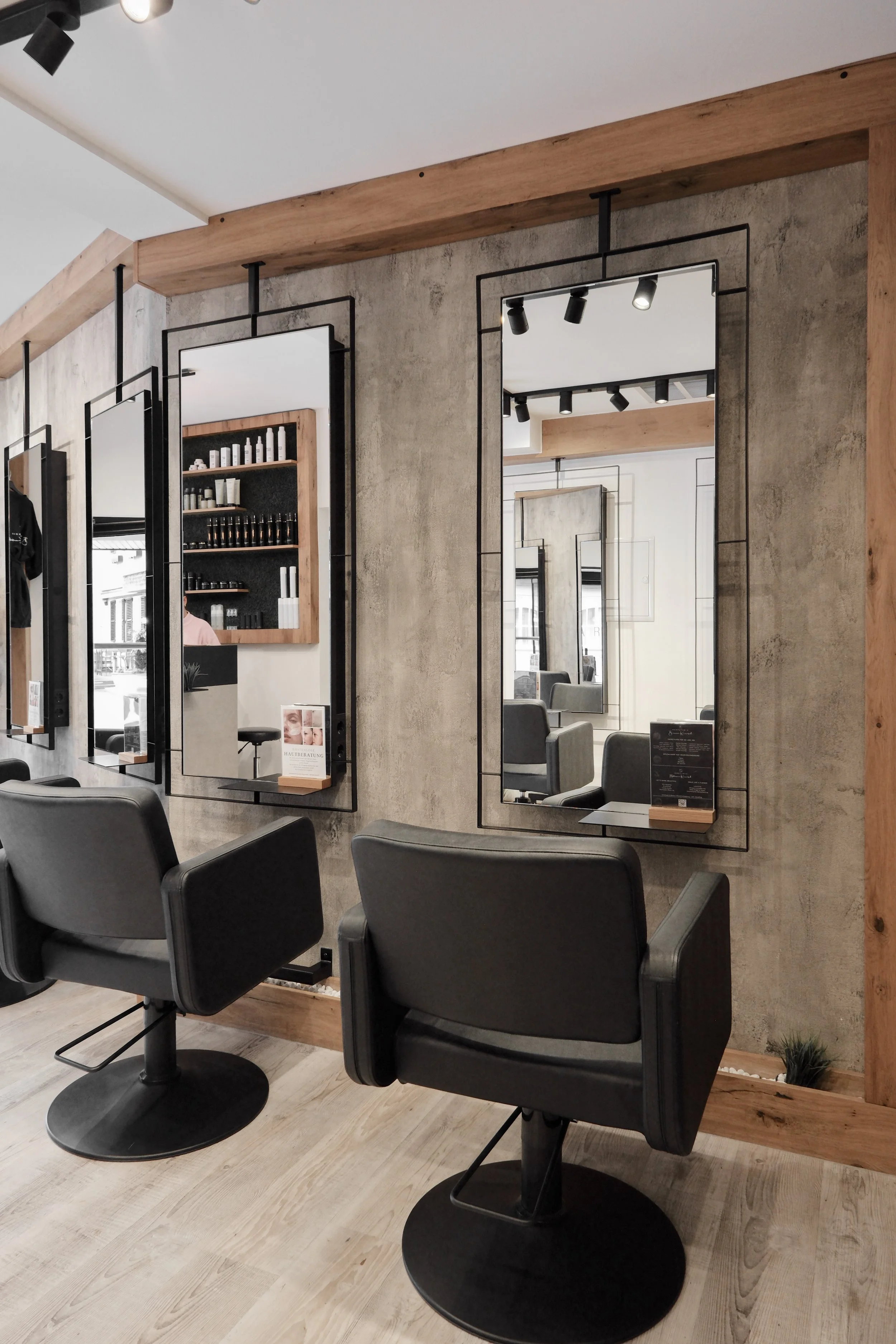 BIANCA KUNASEK SALON