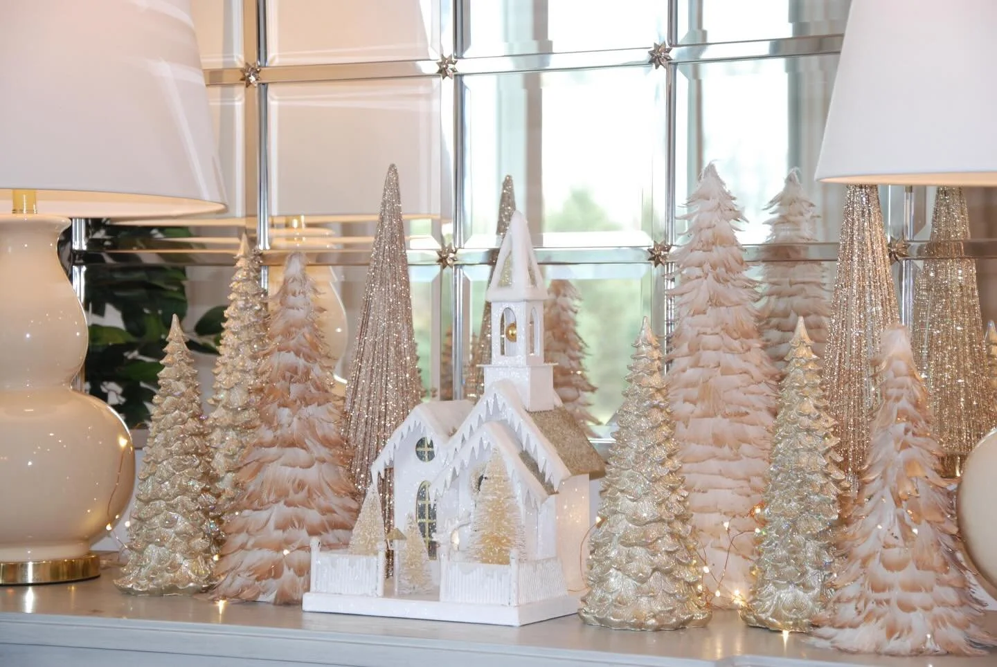 Christmas vignettes placed all over the home makes everything feel more special and magical ✨