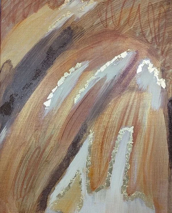 🌿 GOLD MOVING THROUGH STONE⁠
⁠
I kept thinking about resilience while painting this.⁠
⁠
How something precious can move through the heaviest places &mdash; not by force, but by persistence.⁠
⁠
The gold doesn&rsquo;t sit on top.⁠
It pushes through.⁠
