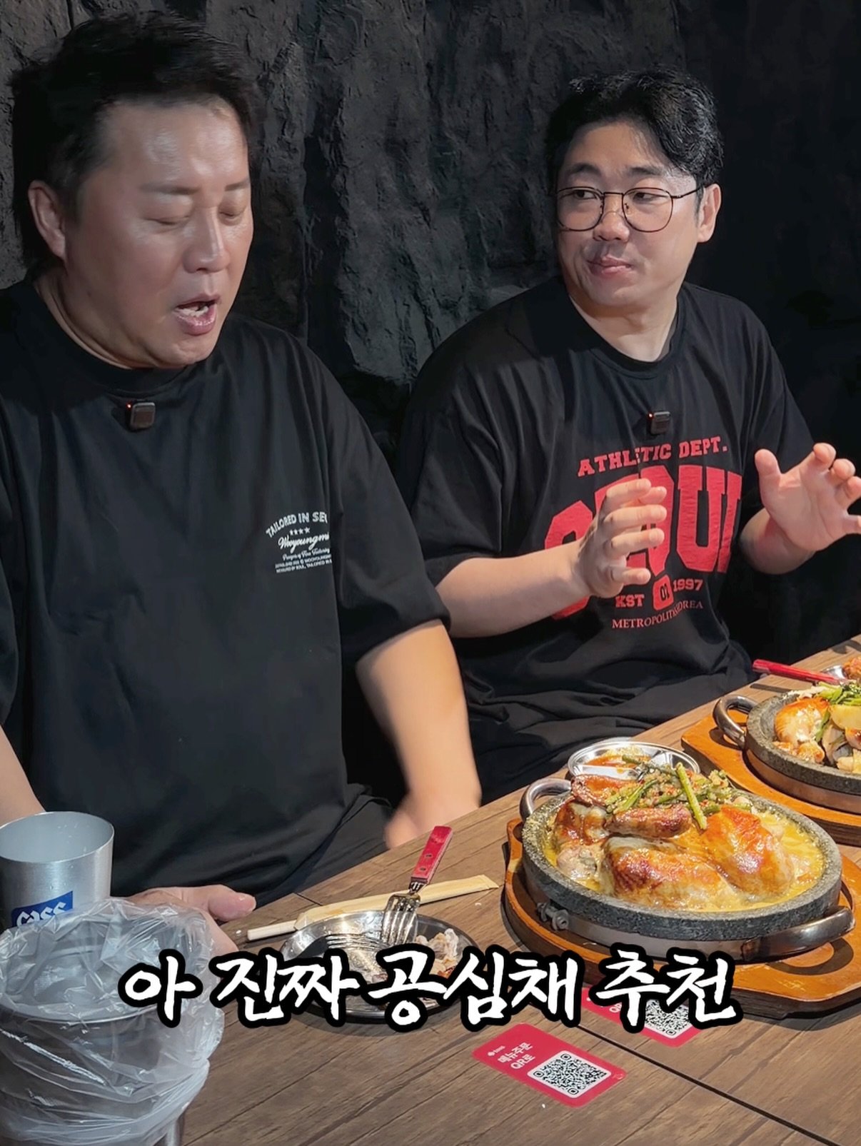 식신이 추천하면 일단 맛보는 거닭🐓

서울촌닭 부동의 판매 1위 #공심채볶음통닭 
풍문이 널리 전파 돼 이정도면 태국 음식점이 아닌가
싶을 정도로 공심채 소비량이 많아지고 있는 만큼
맛도리로 검증된 맛이니 여러분도
꼭 공심채볶음 추가 옵션 사용해
두번 드셔 보시길 바랍니닭🐓

#정준하 #서울촌닭 #서울맛집 #강남맛집