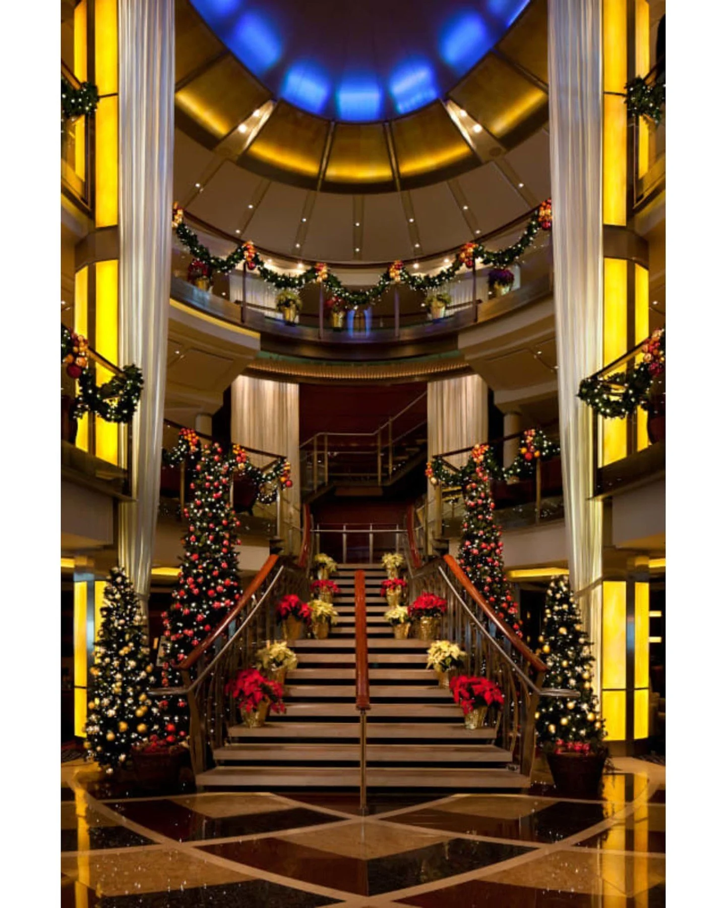 🎄✨ Set sail this holiday season with Celebrity Cruises and make it unforgettable! Vote with an emoji: 🎅🏽 for a festive cruise or 🌴 for a tropical escape! I&rsquo;m here to help plan your perfect holiday getaway!

#castlestocastawaytravelllc