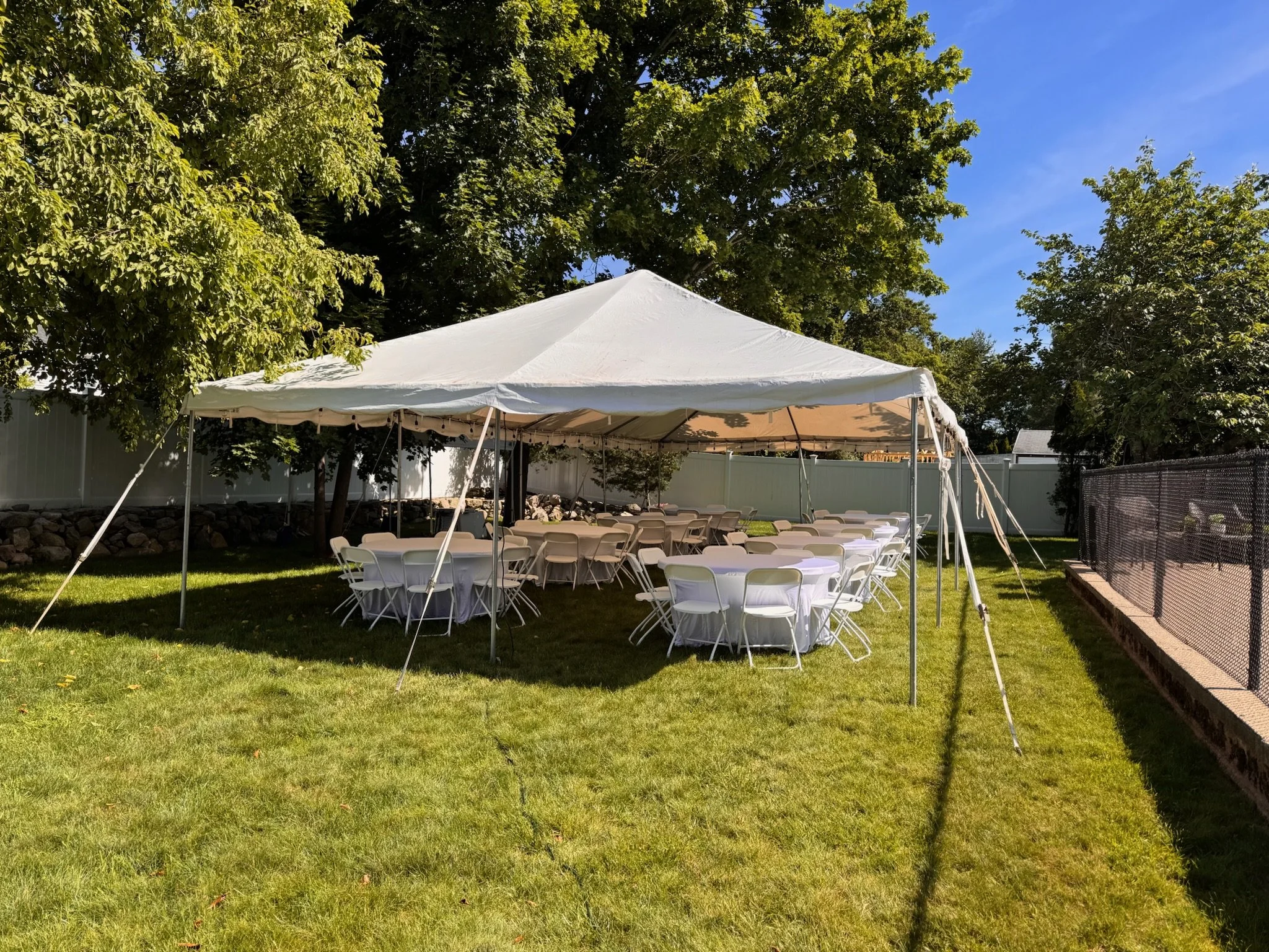 Queen of Hearts Frame Tent Package — Seating for 64 Guests