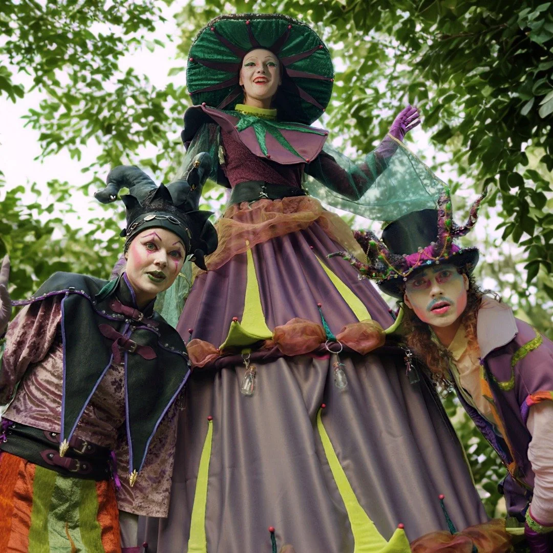 Oog en Blik op jouw festival of evenement? Met onze voorstelling &lsquo;Elixer&rsquo; ben je altijd voorzien van entertainment van hoog niveau! Onze spelers en steltlopers passen de act aan aan jouw evenement. Zo ben je verzekerd van kleurrijk vermaa