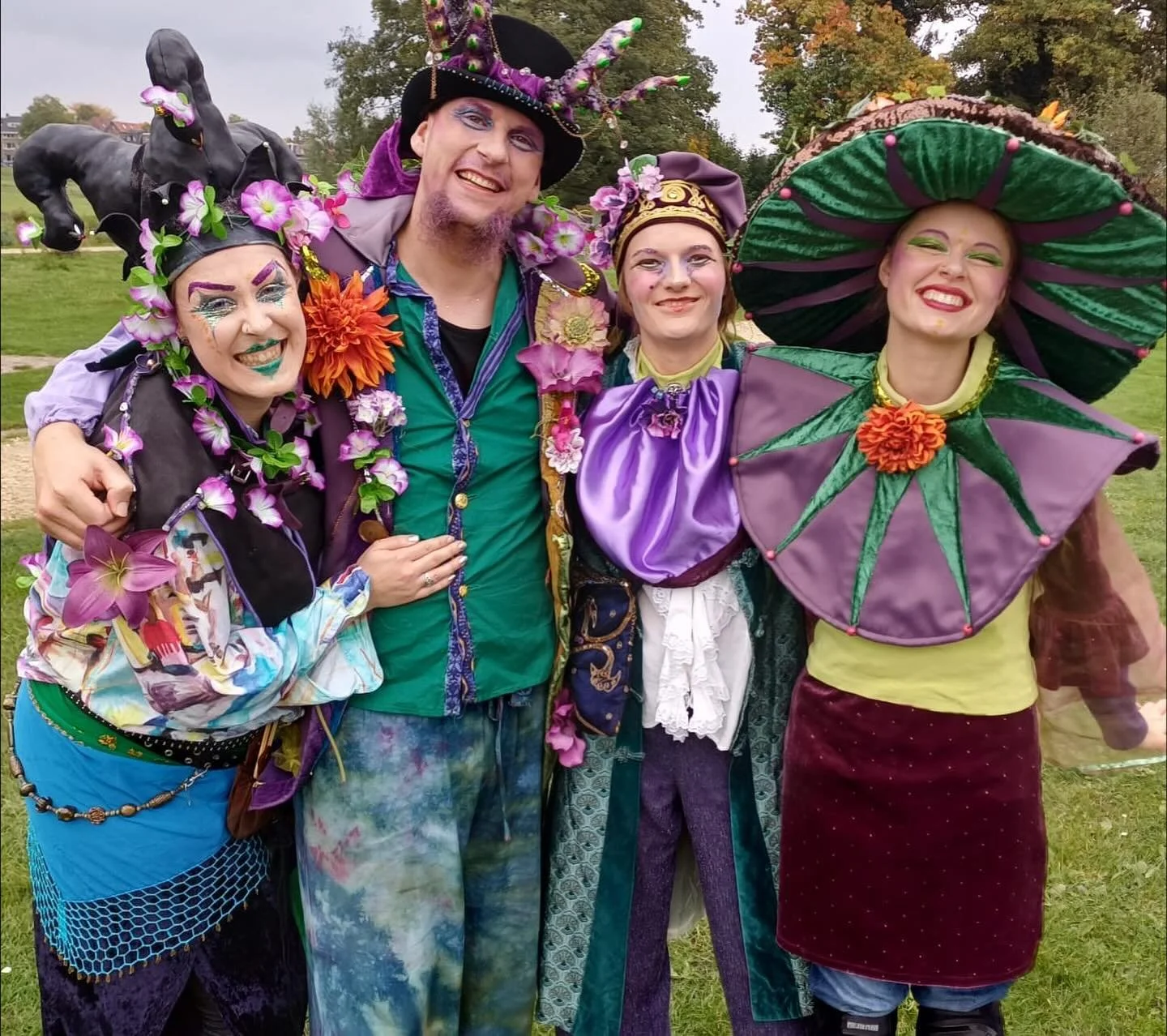 Vandaag is de laatste dag dat we onze interactieve kindervoorstelling op het Sprookjesfestival spelen! 
Na de 3 uitverkochte voorstellingen van gisteren hebben wij nog meer zin in vandaag. Wat een enthousiasme krijgen we terug van ons 5+ publiek 😊
D