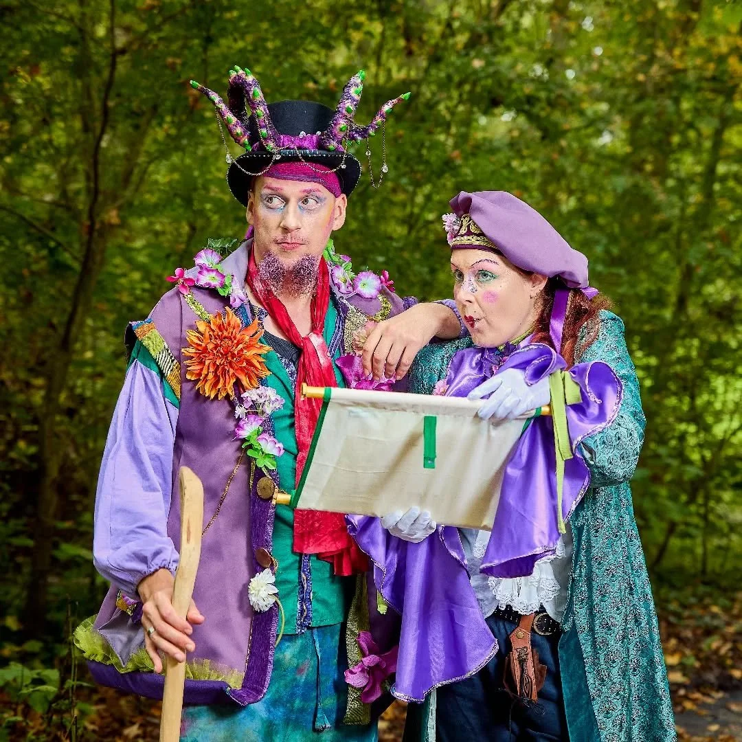 Wat hebben deze twee voor een magische spreuken?.. Het is aan de de kinderen om daar achter te komen in onze interactieve voorstelling 'De helden van  Frivolia'