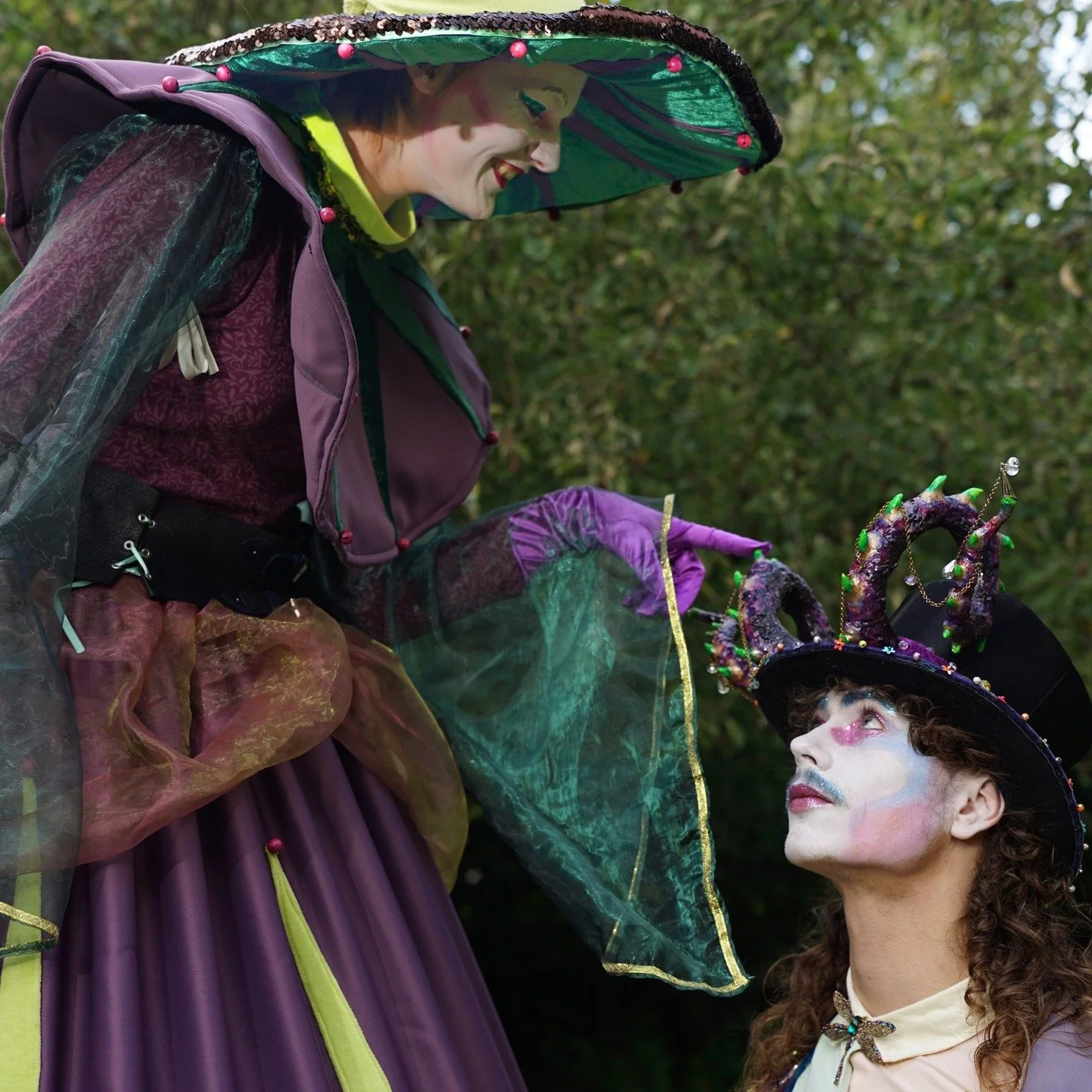 Op 7 november worden de frisse herfstdagen een beetje opgewarmd door een gratis circus show in Utrecht! Natuurlijk zijn wij van de partij met wat vreugde en gezelligheid, jij ook? Wij pakken onze stelten en magische drankjes vast in. Gratis tickets k