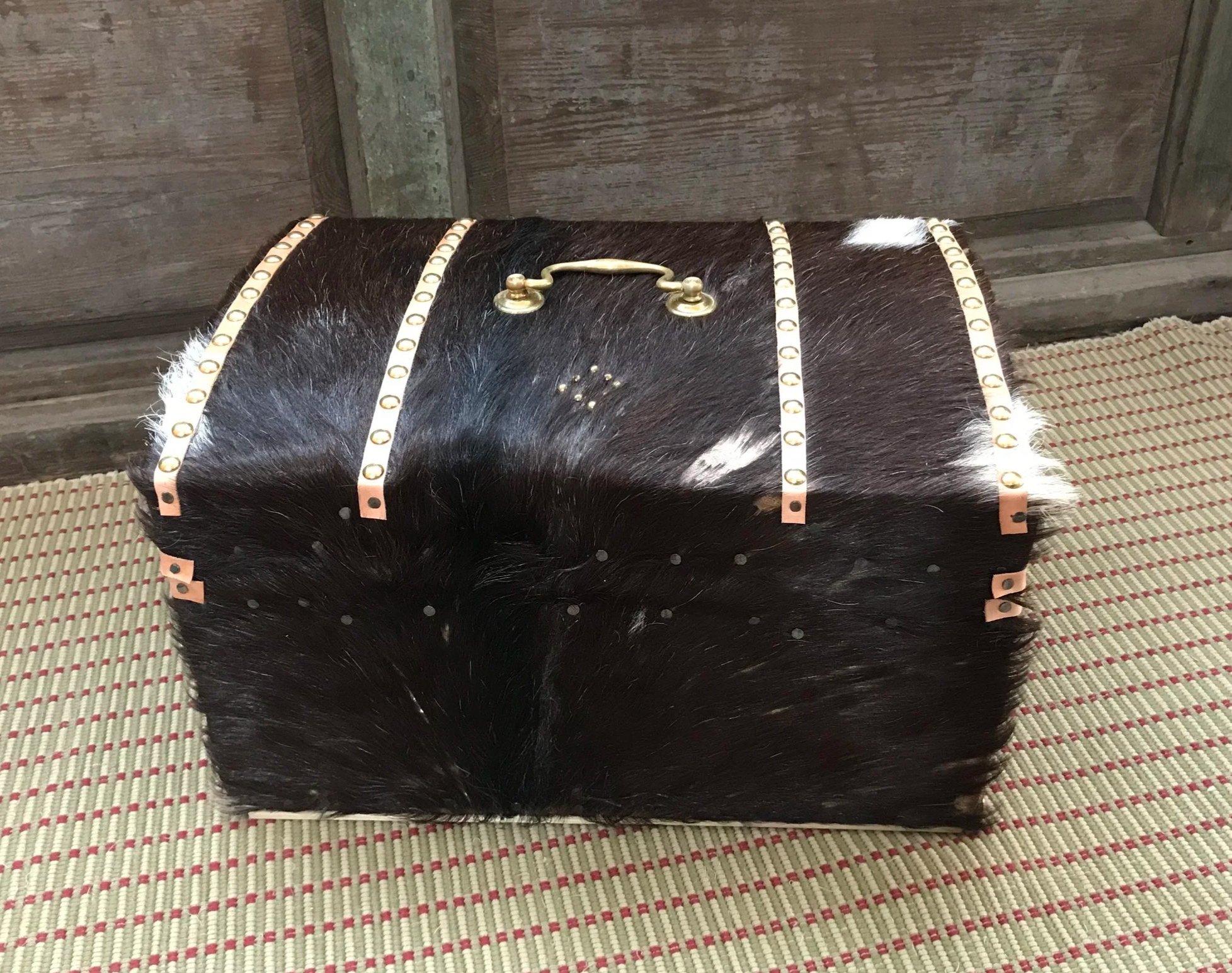 Reverse. Note the trimmings end at the top.