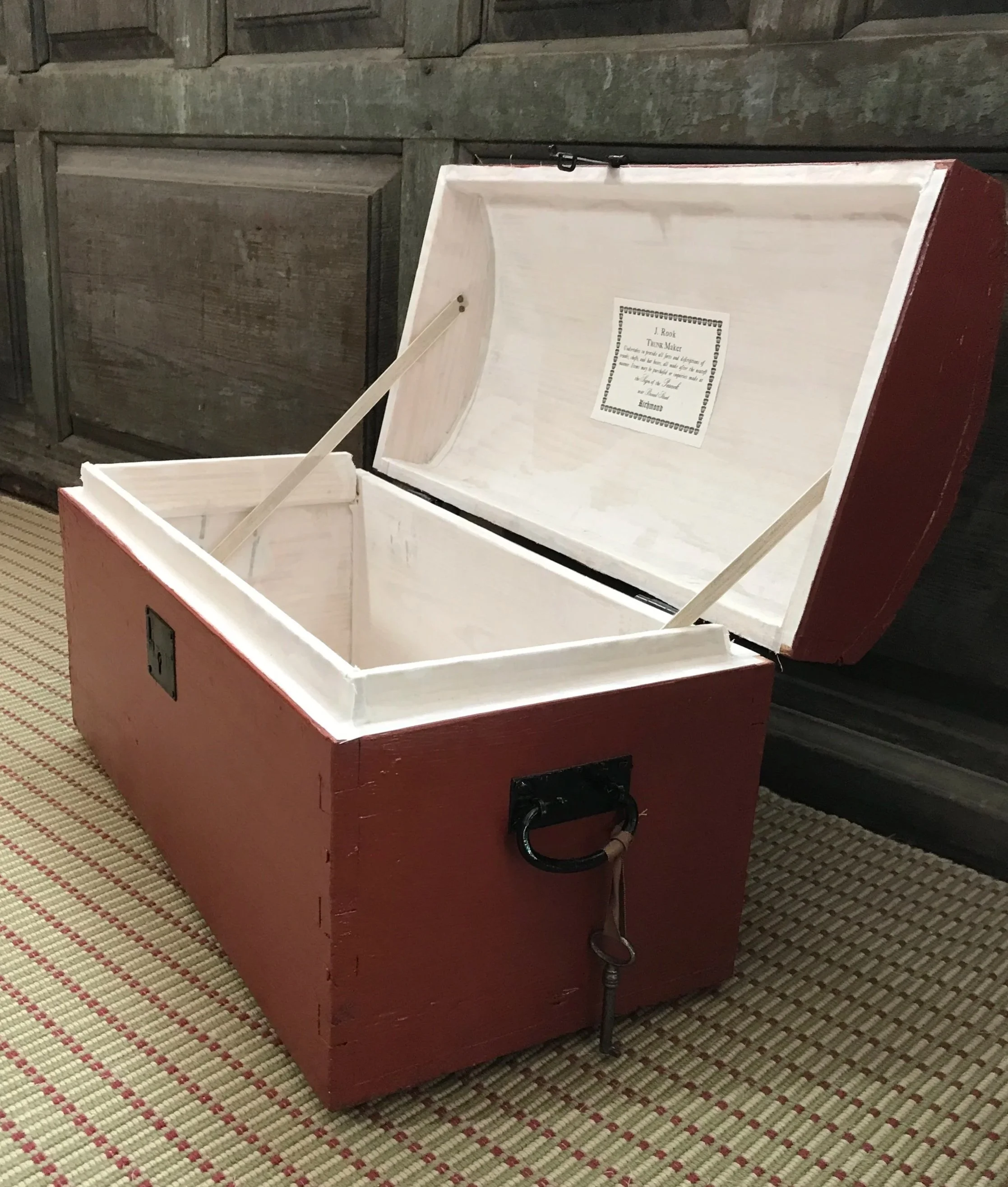 Lined with sturdy linen