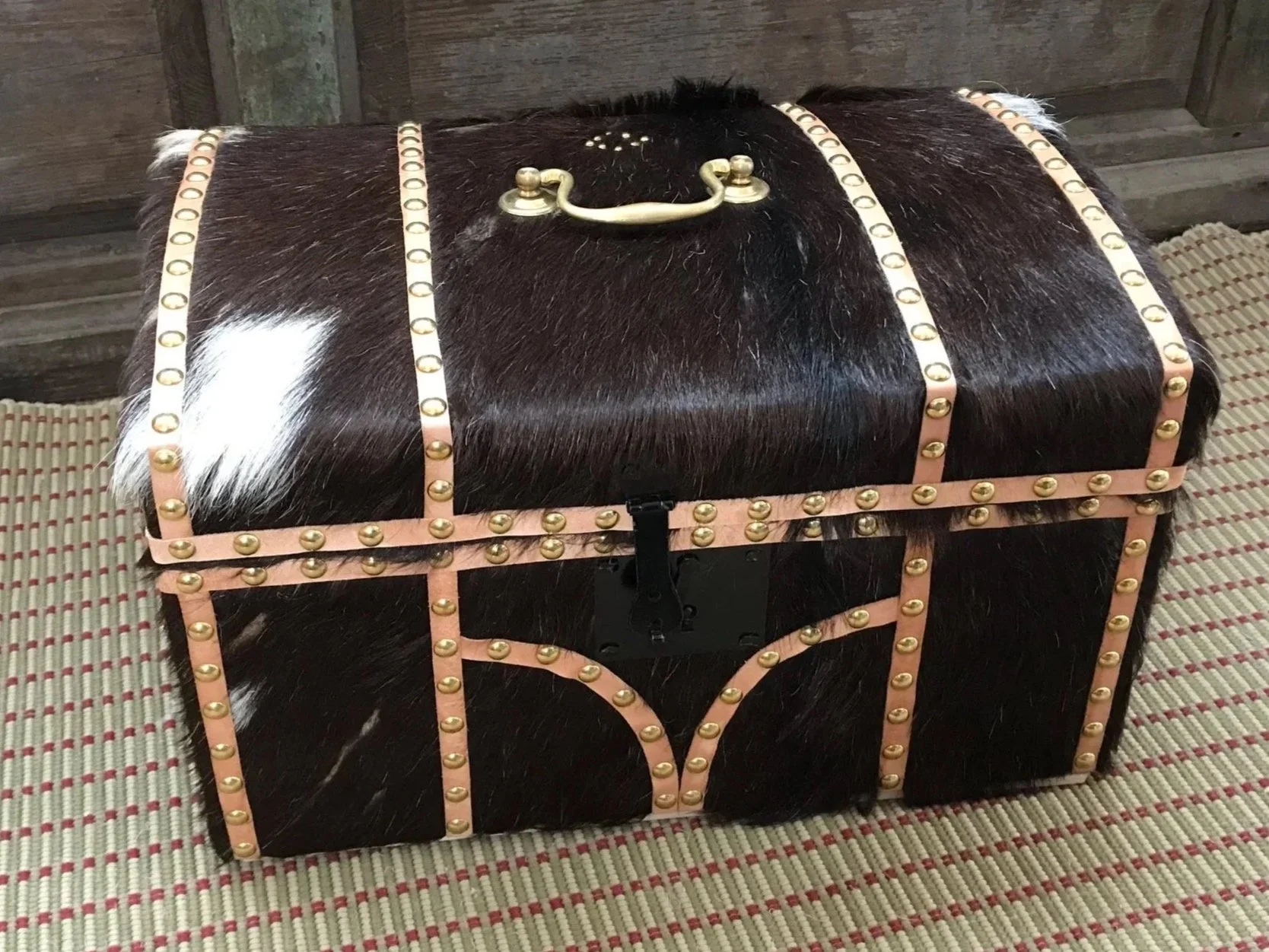 https://www.antiques-atlas.com/antique/18th_century_pony_skin_trunk_of_small_size/as203a123