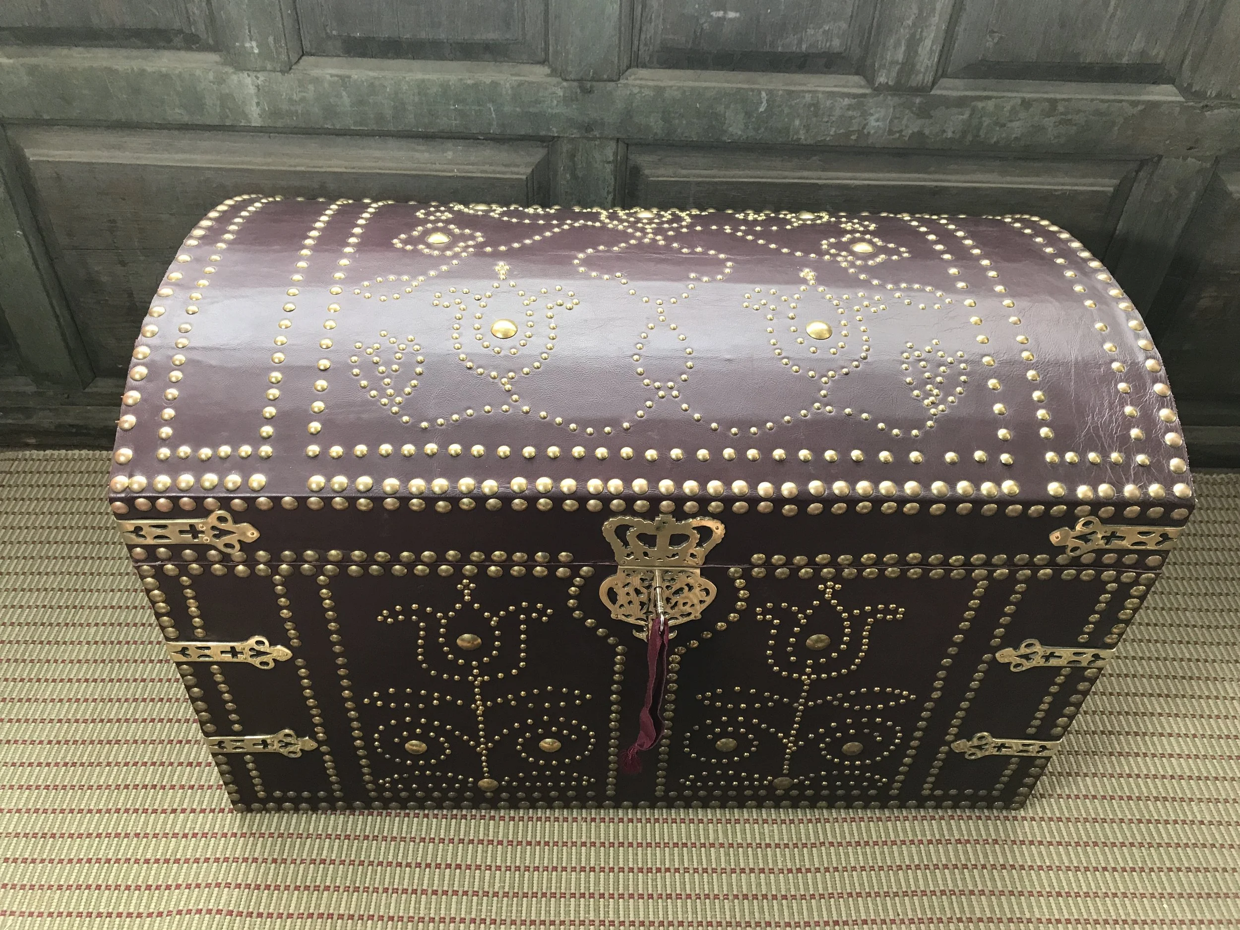 The largest, about 30" wide and 18" high