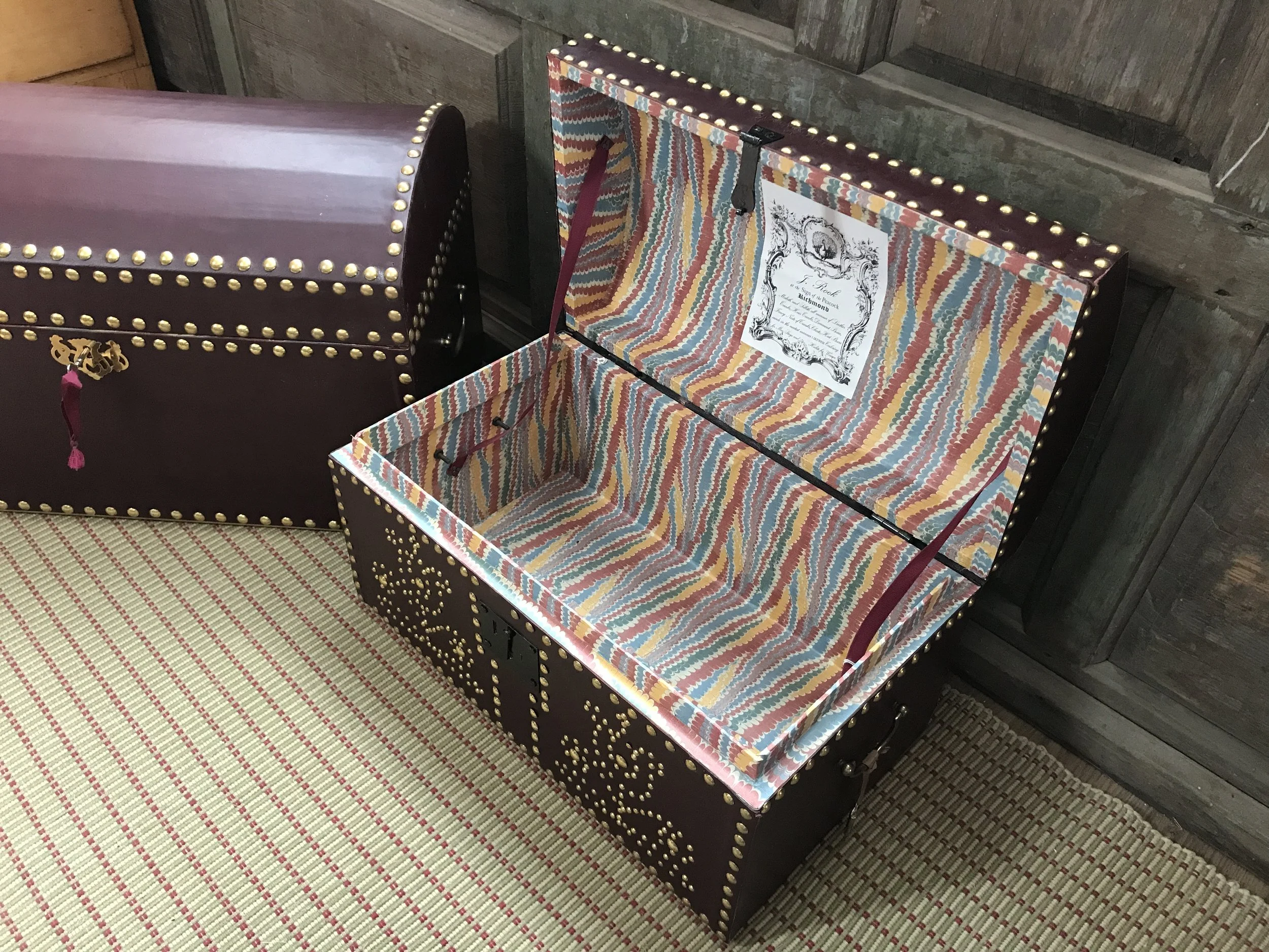 Inside the smallest: Dutch "marbled" paper