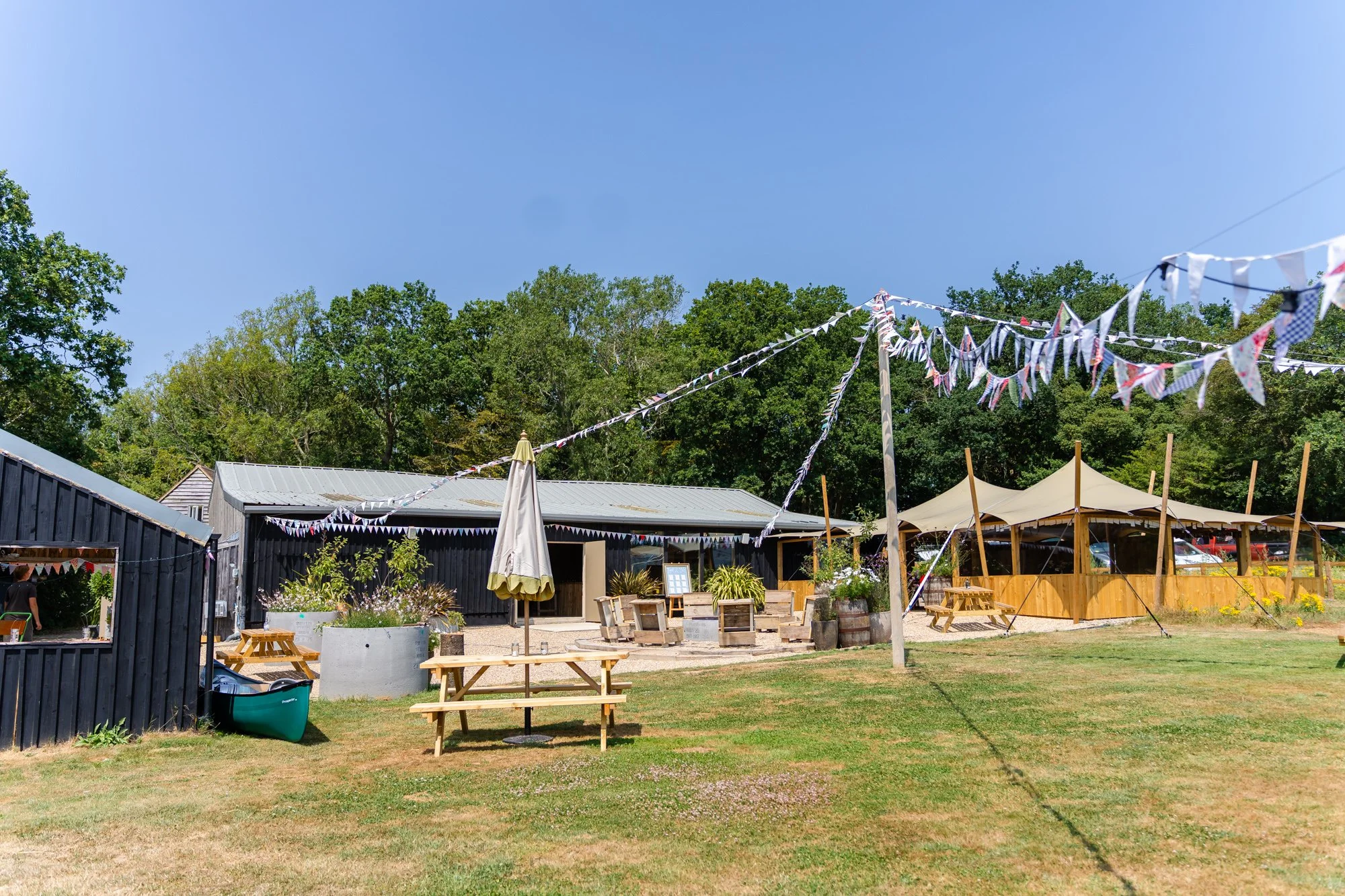 Hawthbush-Farm-Wedding-Yas-Jack--4Anna-Pumer-Photography.jpg