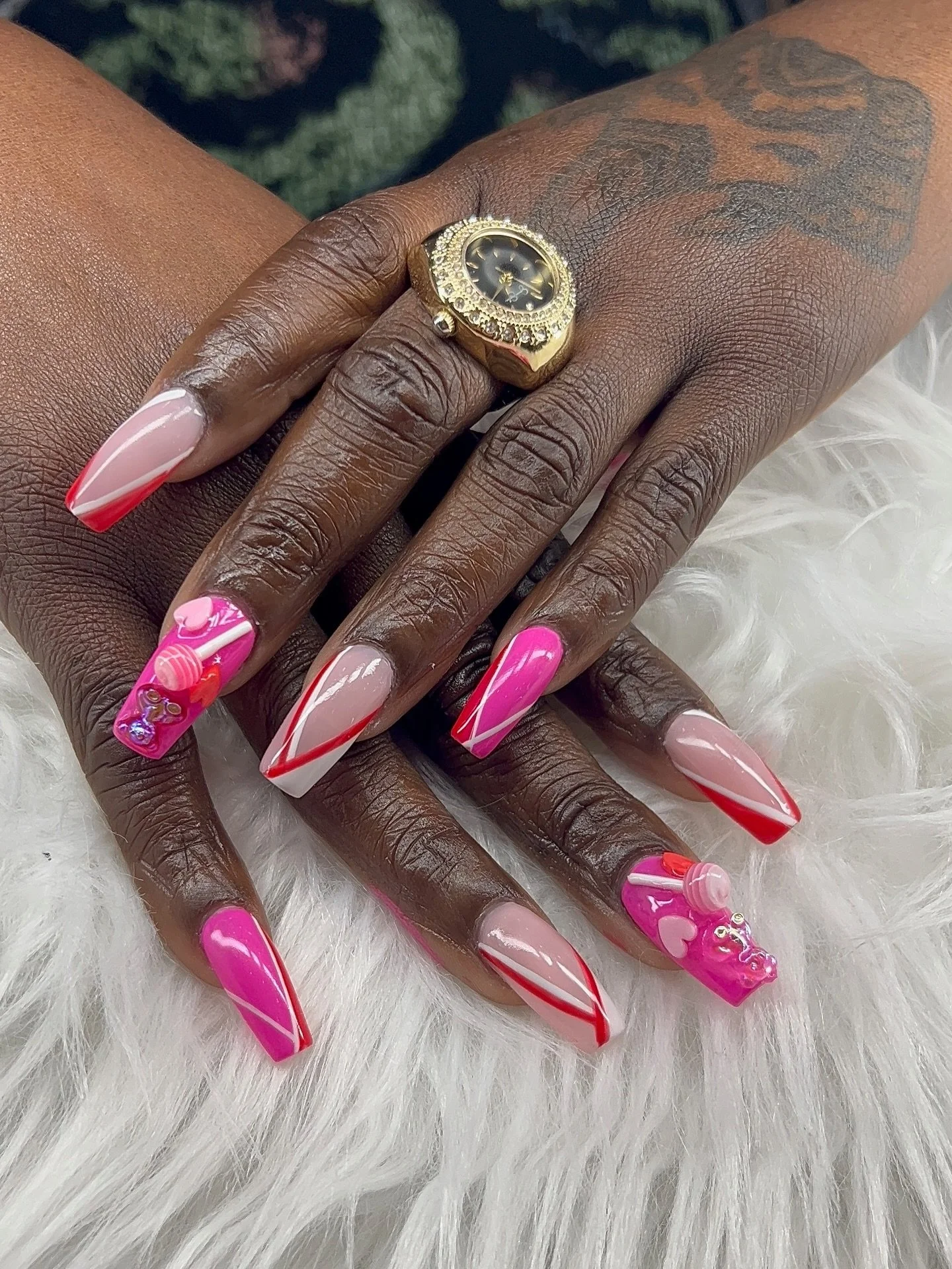 Sweet like Valentine&rsquo;s Day 🍭💖
Lollipops, hearts, and details done right.
Hieu is doing amazing work 👏✨
#sweetheart 
#valentines 
#nailsofinstagram