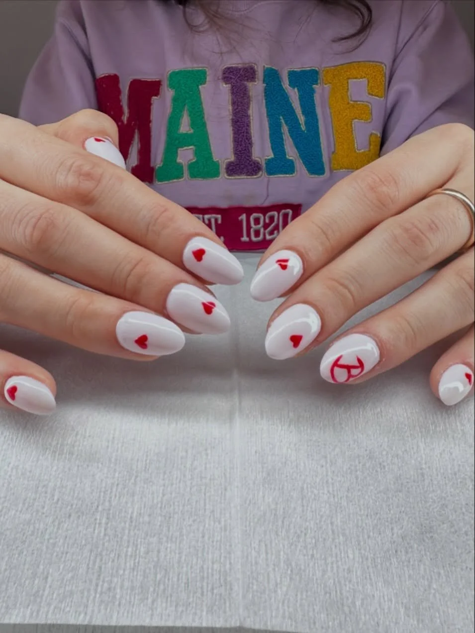 That initial? Yeah&hellip; it needs to pay for her nails 😂❤️
Nails by Hieu
#valentine 
#nailart 
#art 
#nails