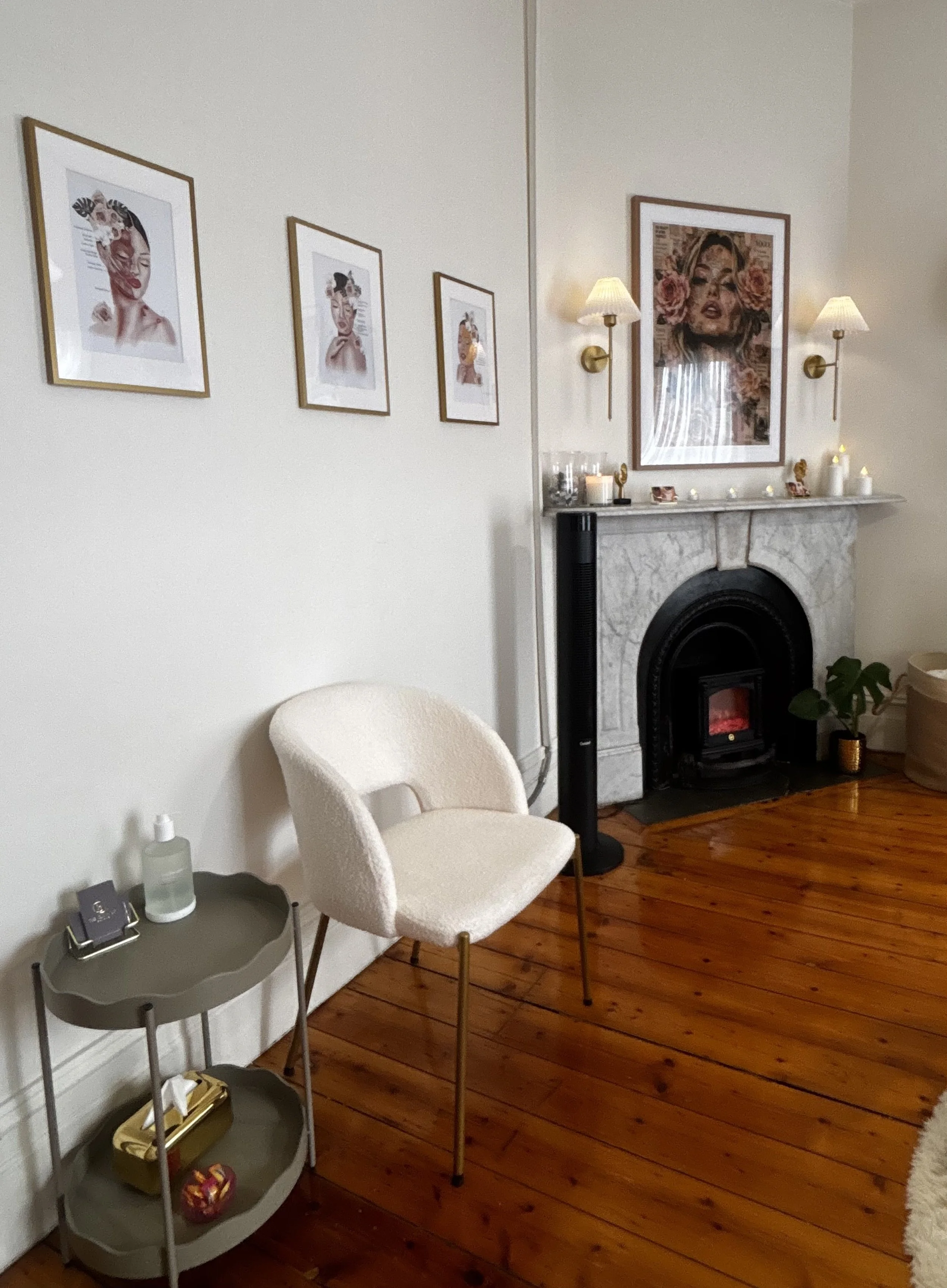 Our cosy treatment room is ready for you.